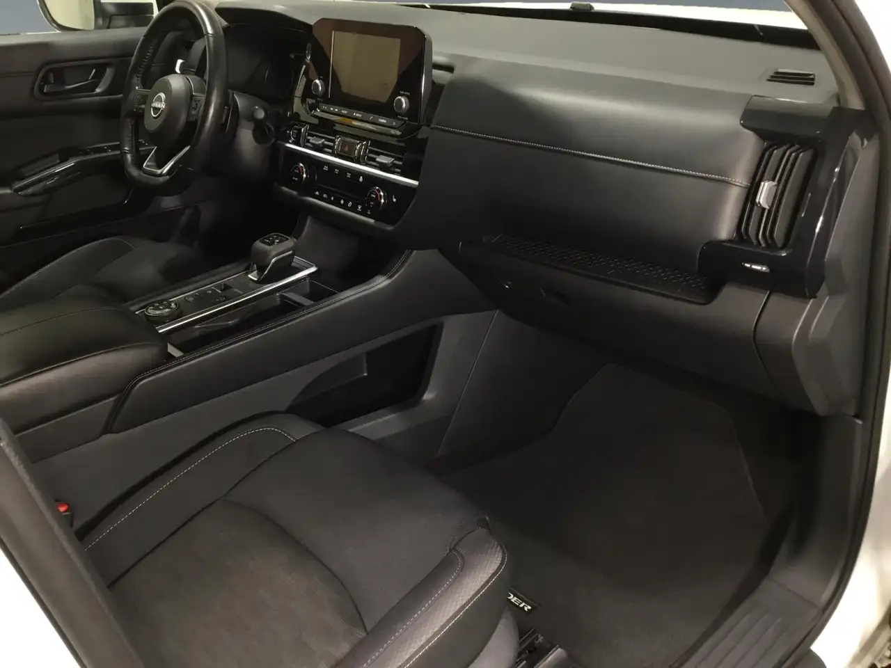 Nissan Pathfinder снимка Nissan Pathfinder