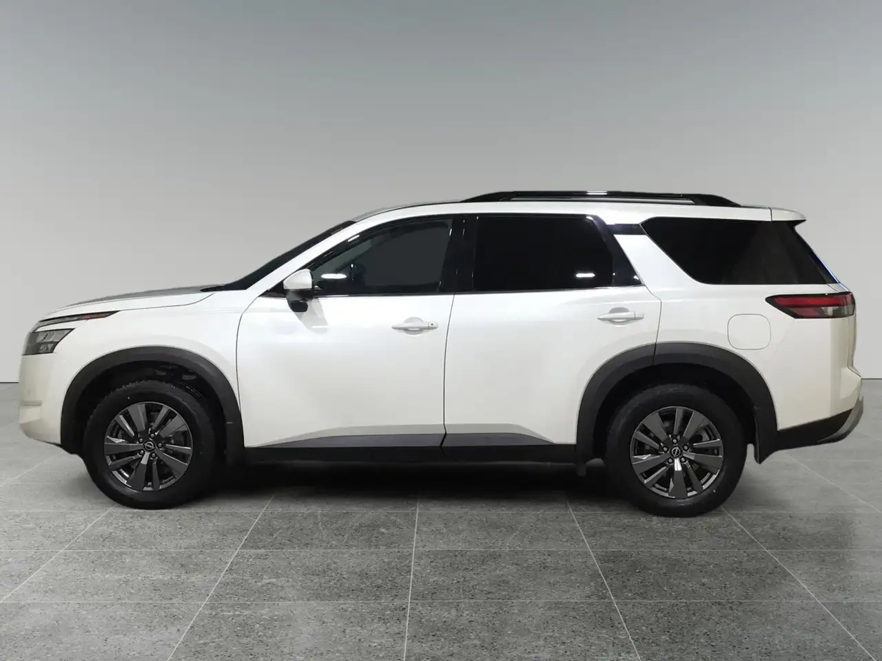 Nissan Pathfinder снимка Nissan Pathfinder