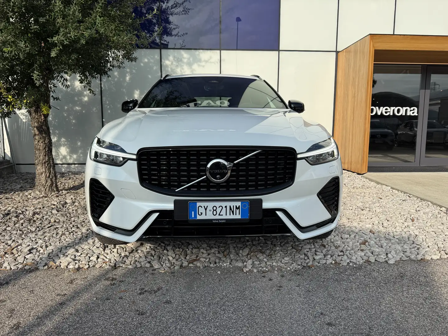 Volvo XC60 XC60 2.0 t6 phev Plus Dark awd auto Bianco - 2