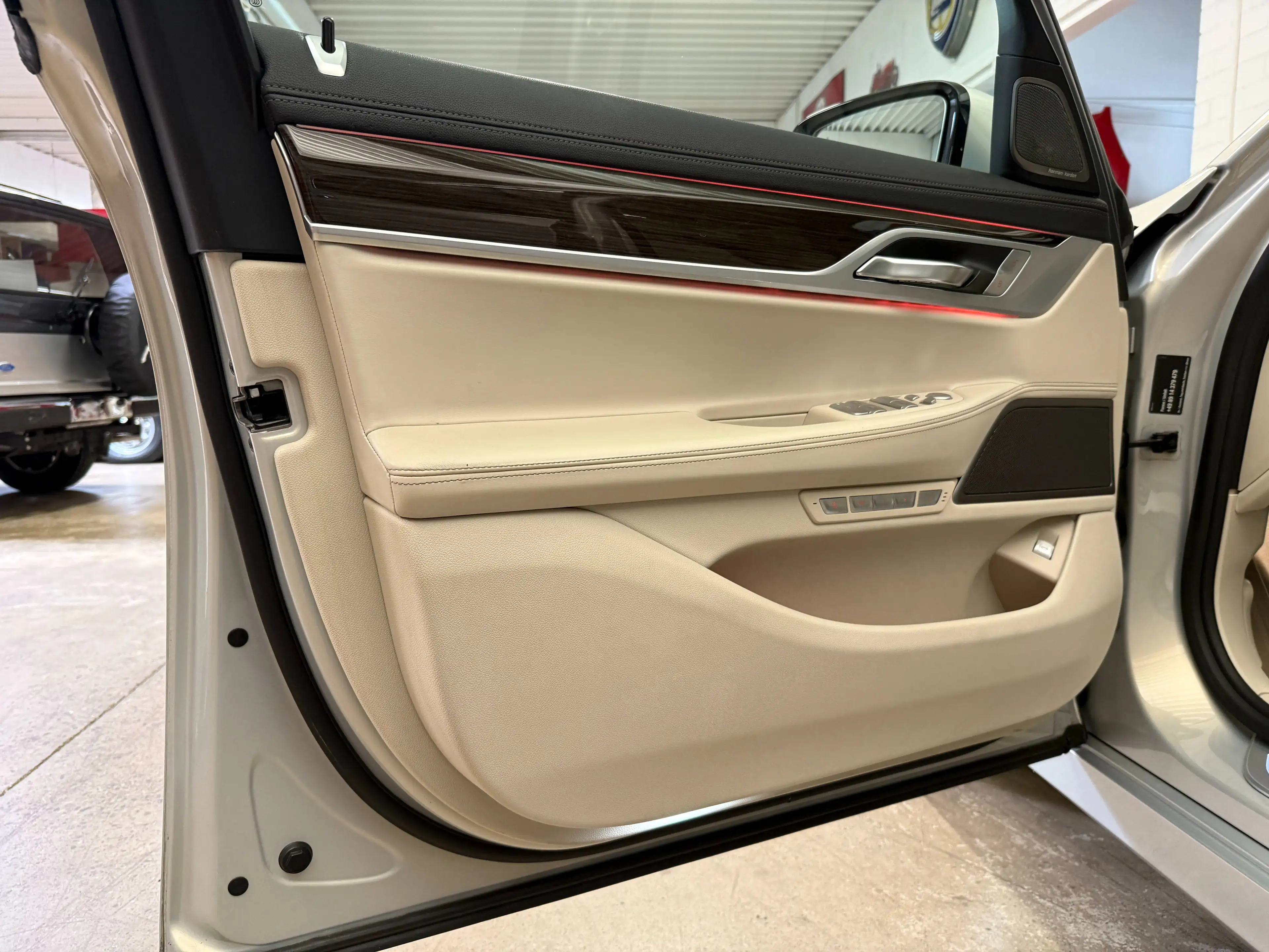 BMW 730 7er Diesel 730d xDrive individual — photo 7