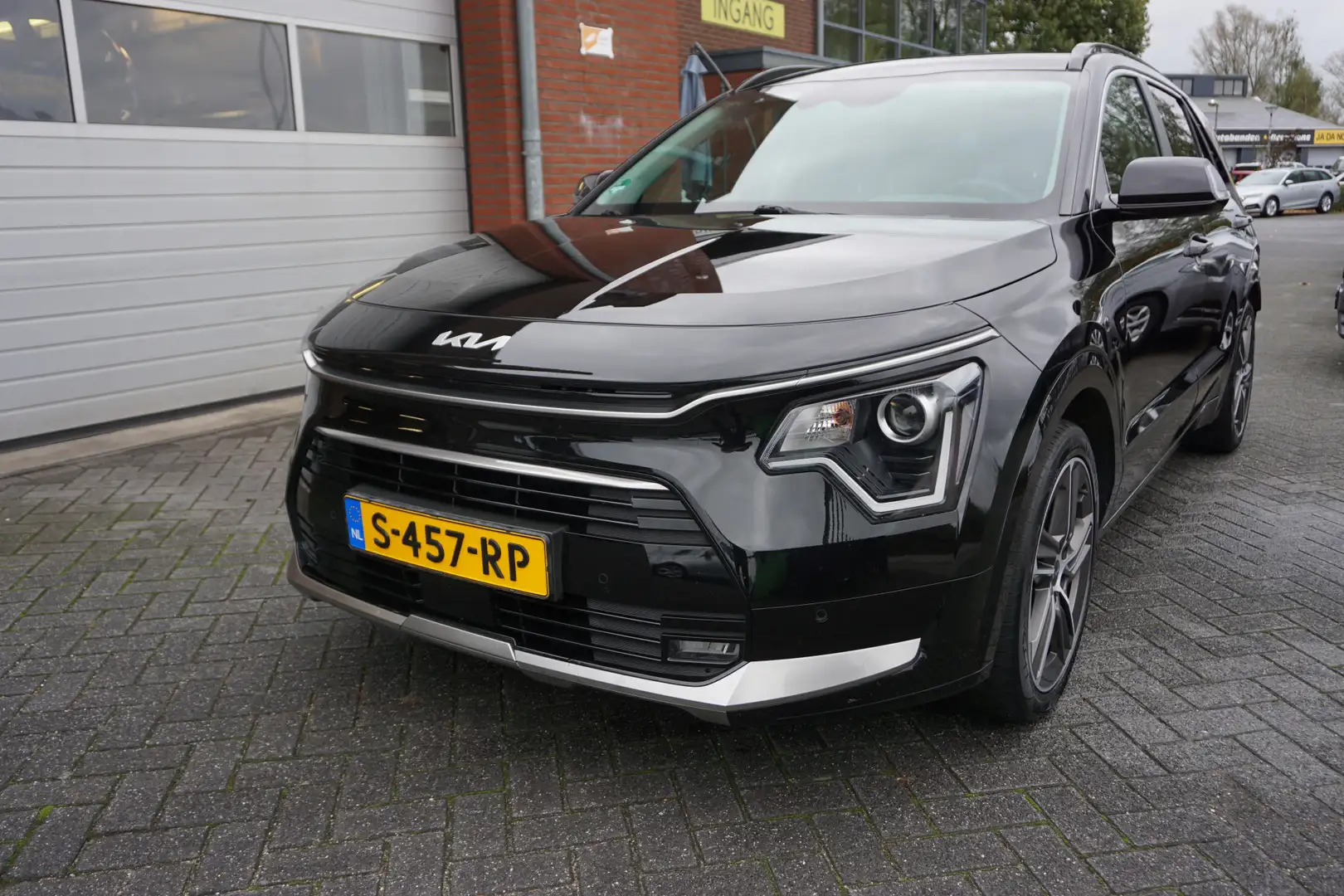 Kia Niro 1.6 GDI HYBRID HEV DYNAMICLINE NL AUTO 1E EIG VOLL Zwart - 2
