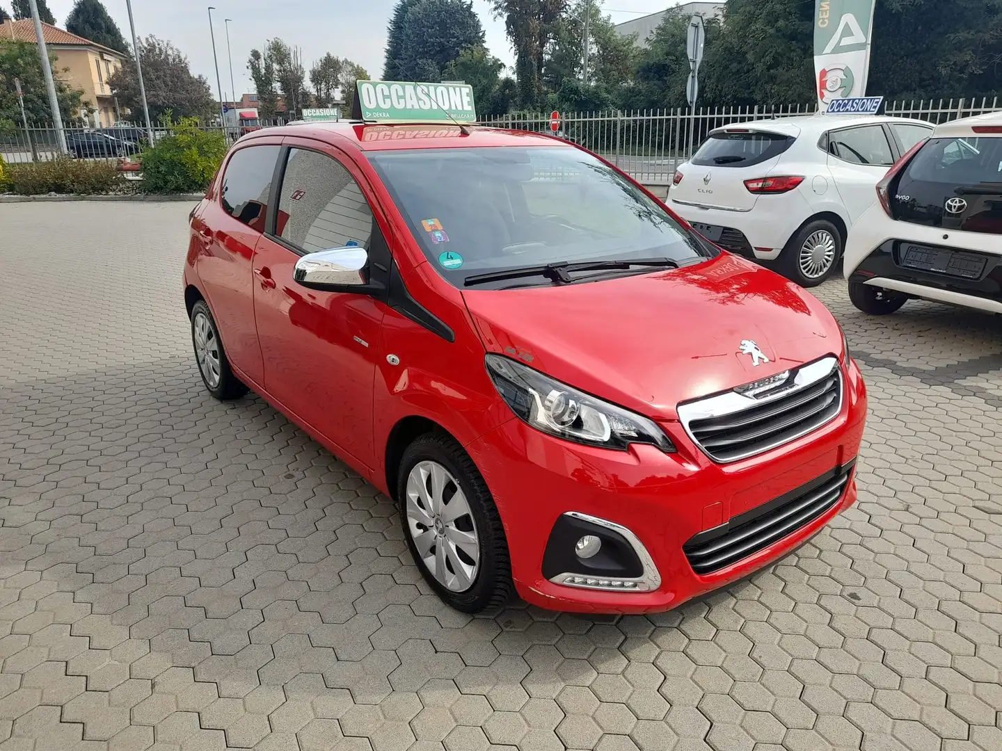 Peugeot 108 108 5p 1.0 vti Style Rojo - 2