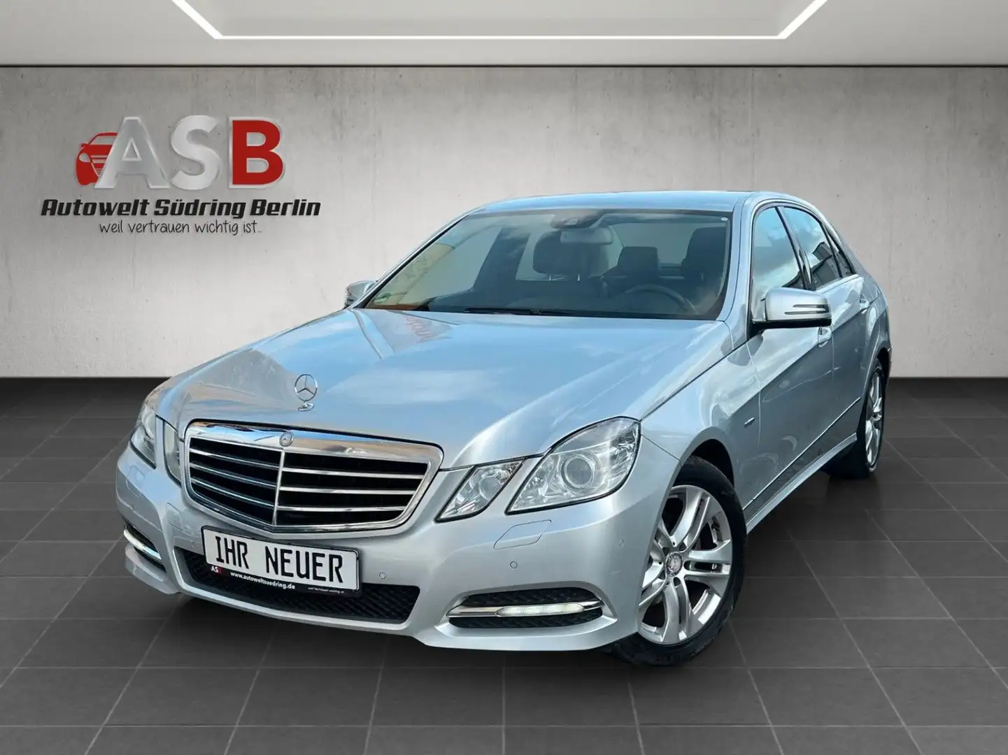 Mercedes-Benz E 200 CGI Lim. Avantgarde*Xenon*Navi*Leder* Silber - 1