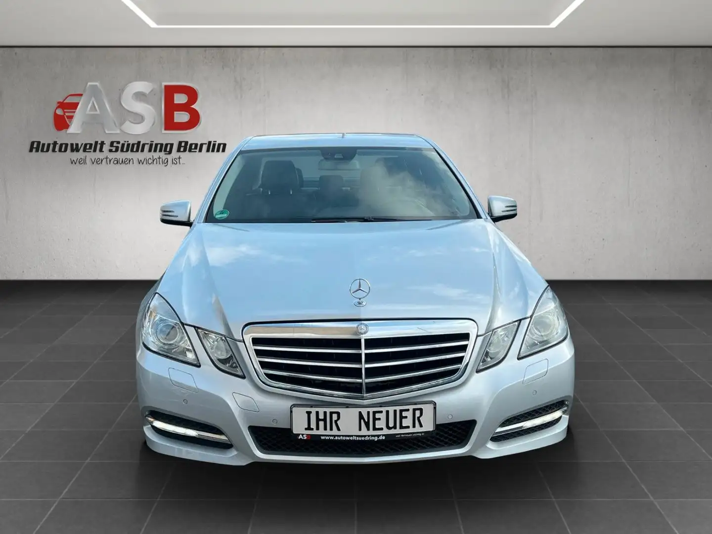Mercedes-Benz E 200 CGI Lim. Avantgarde*Xenon*Navi*Leder* Silber - 2
