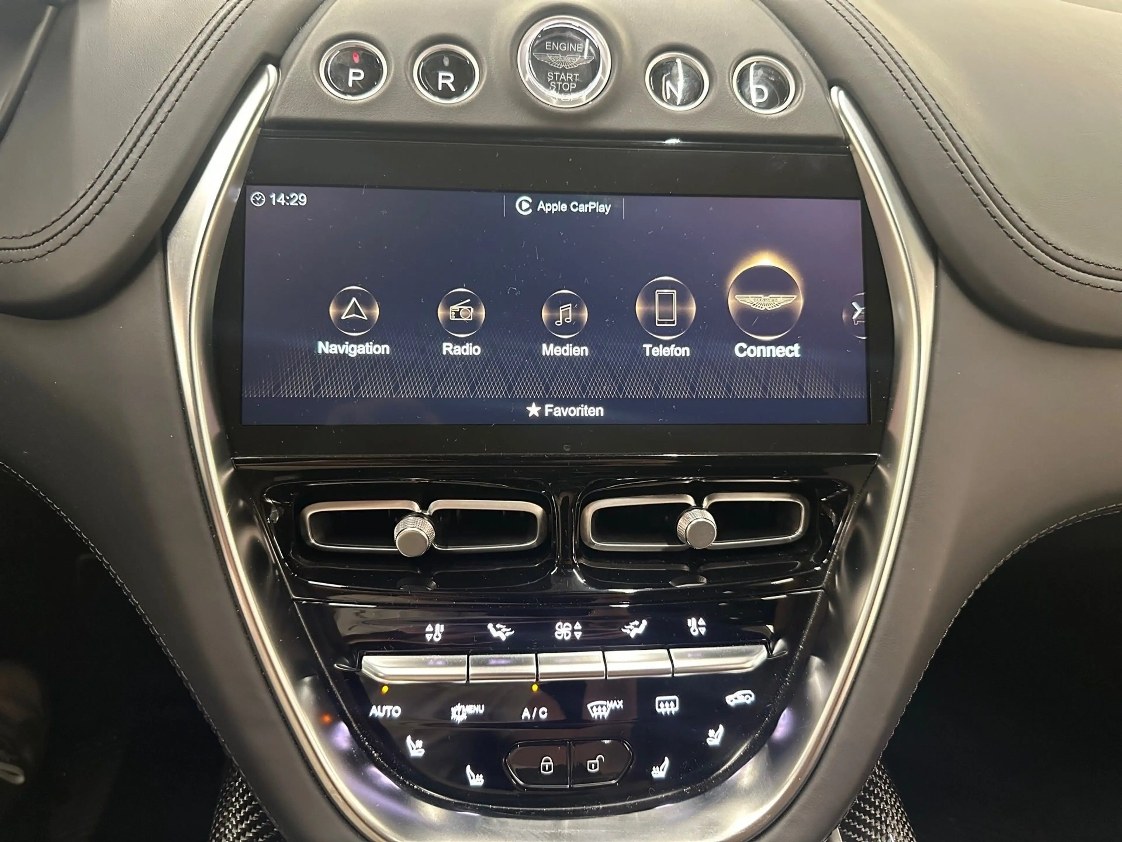 Aston Martin DBX 550 / Minotaur Green / Black Pack / 23'' — photo 11