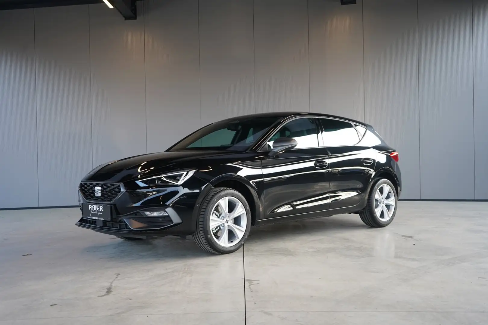 SEAT Leon FR 1.5 eTSI DSG 115 PS Schwarz - 1