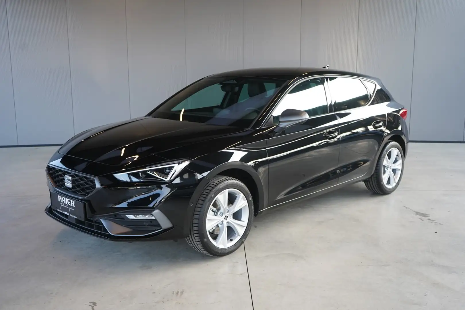 SEAT Leon FR 1.5 eTSI DSG 115 PS Schwarz - 2