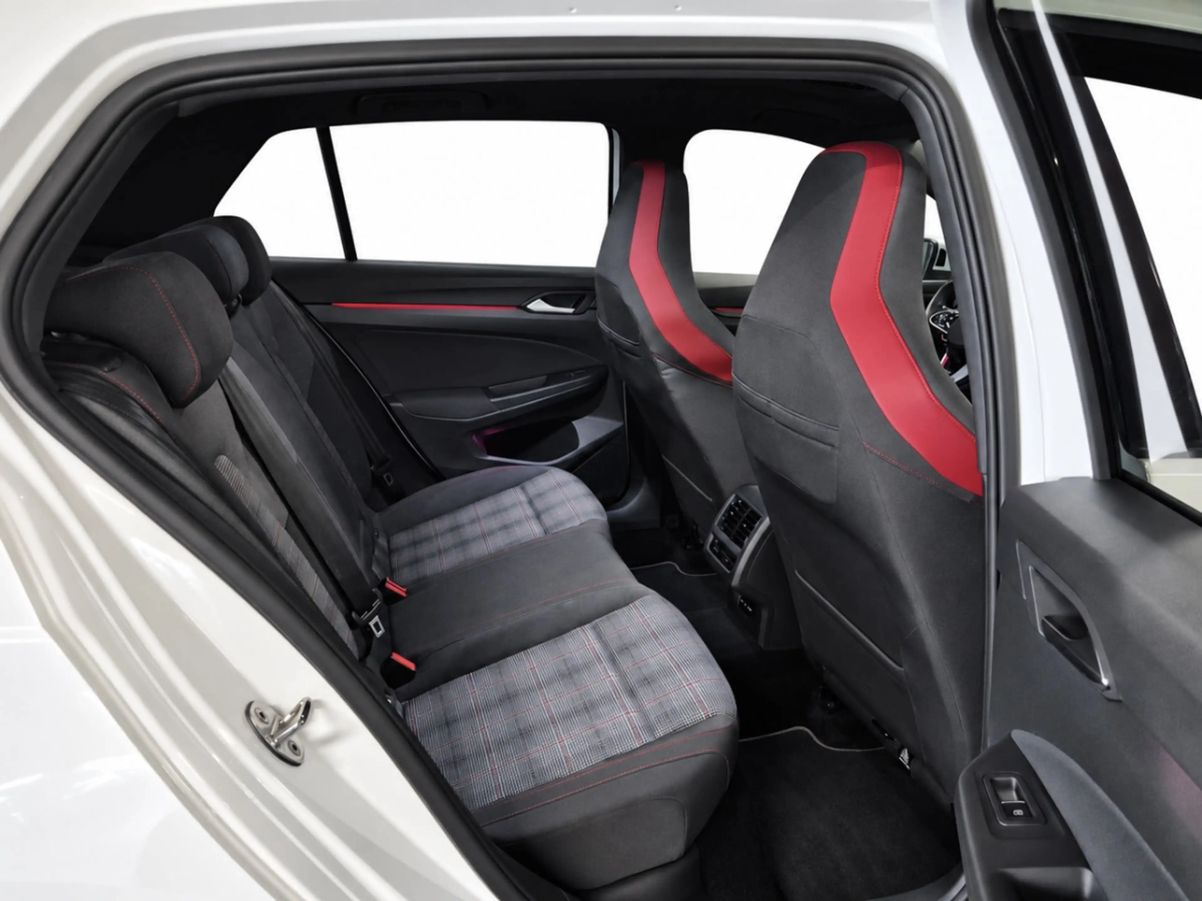 Volkswagen Golf GTI 2.0 TSI 245 DSG PANO NAVI — photo 7