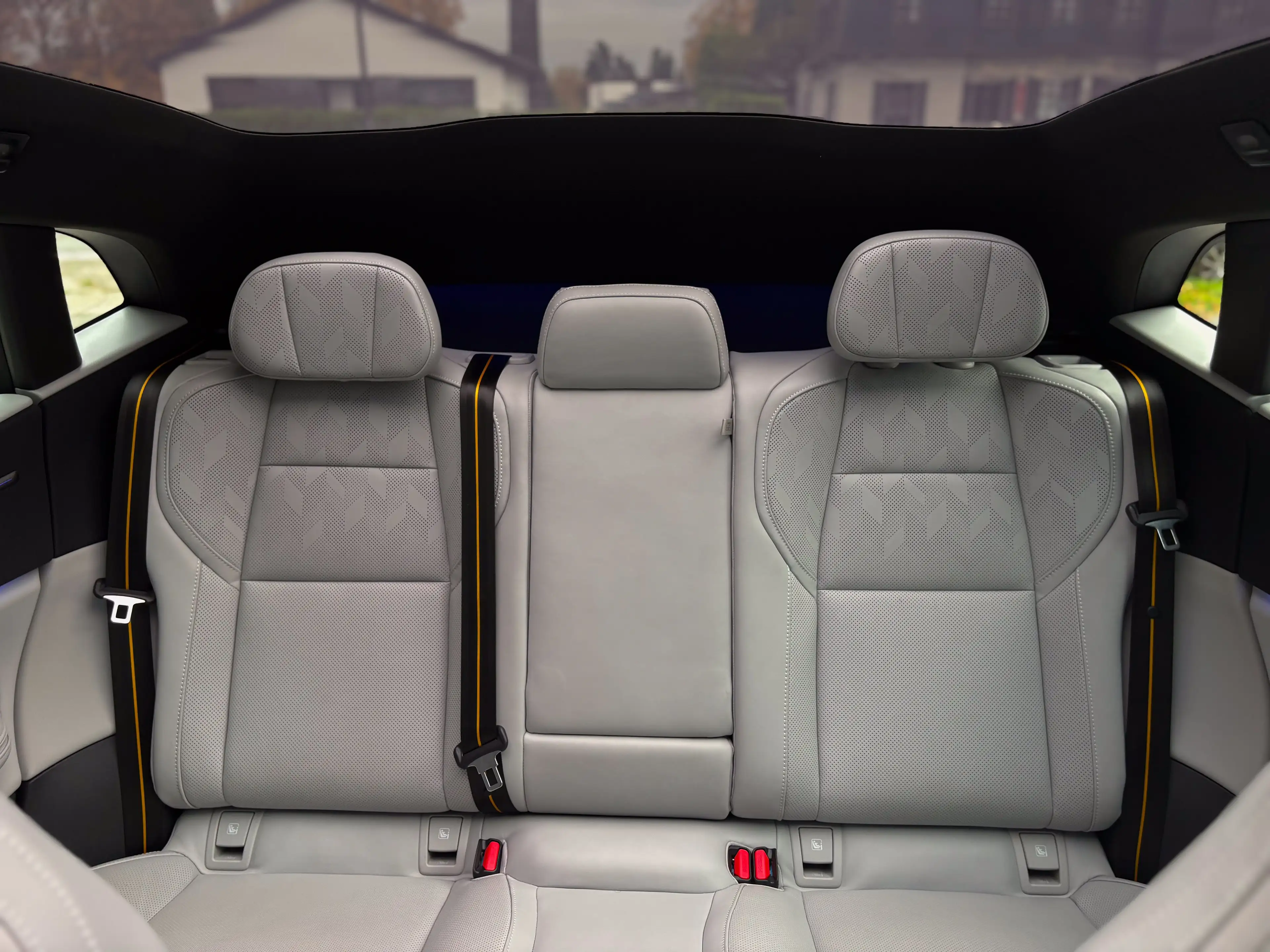 Polestar 4 Long Range Dual Motor - Plus | Pilot | Pro — photo 11