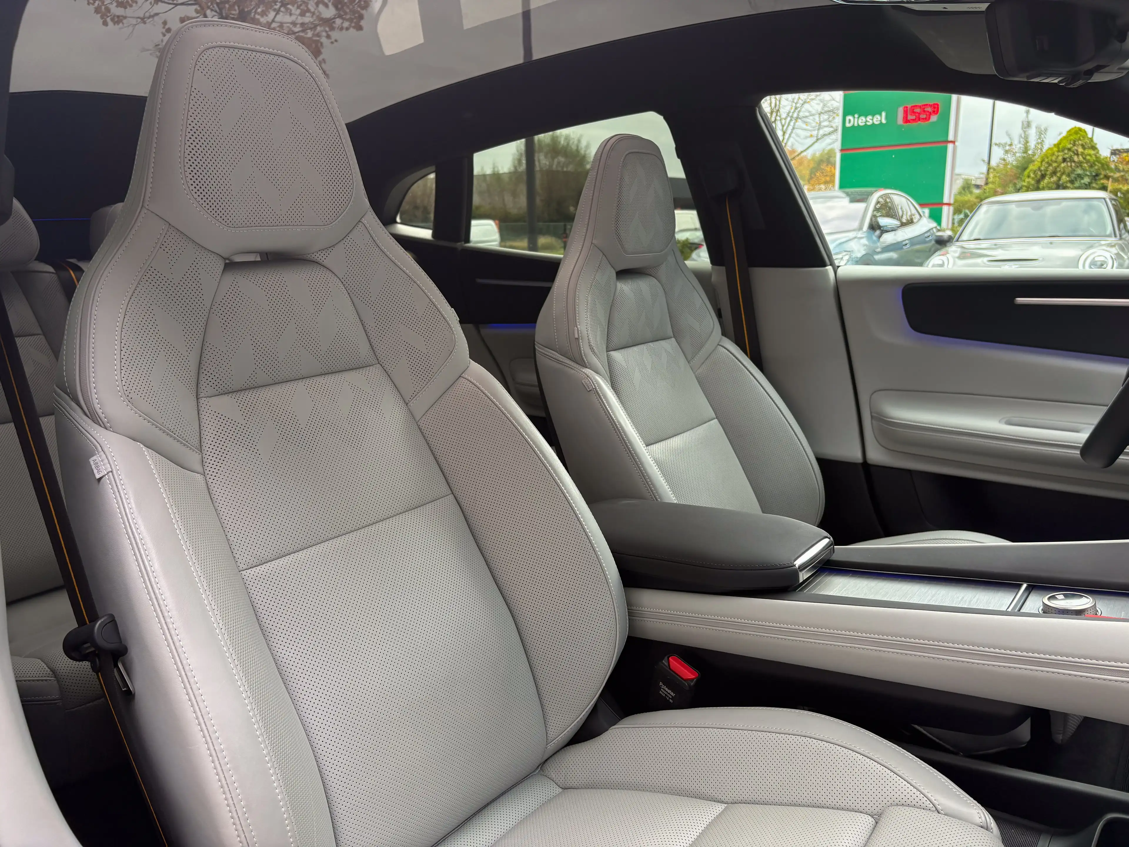 Polestar 4 Long Range Dual Motor - Plus | Pilot | Pro — photo 10