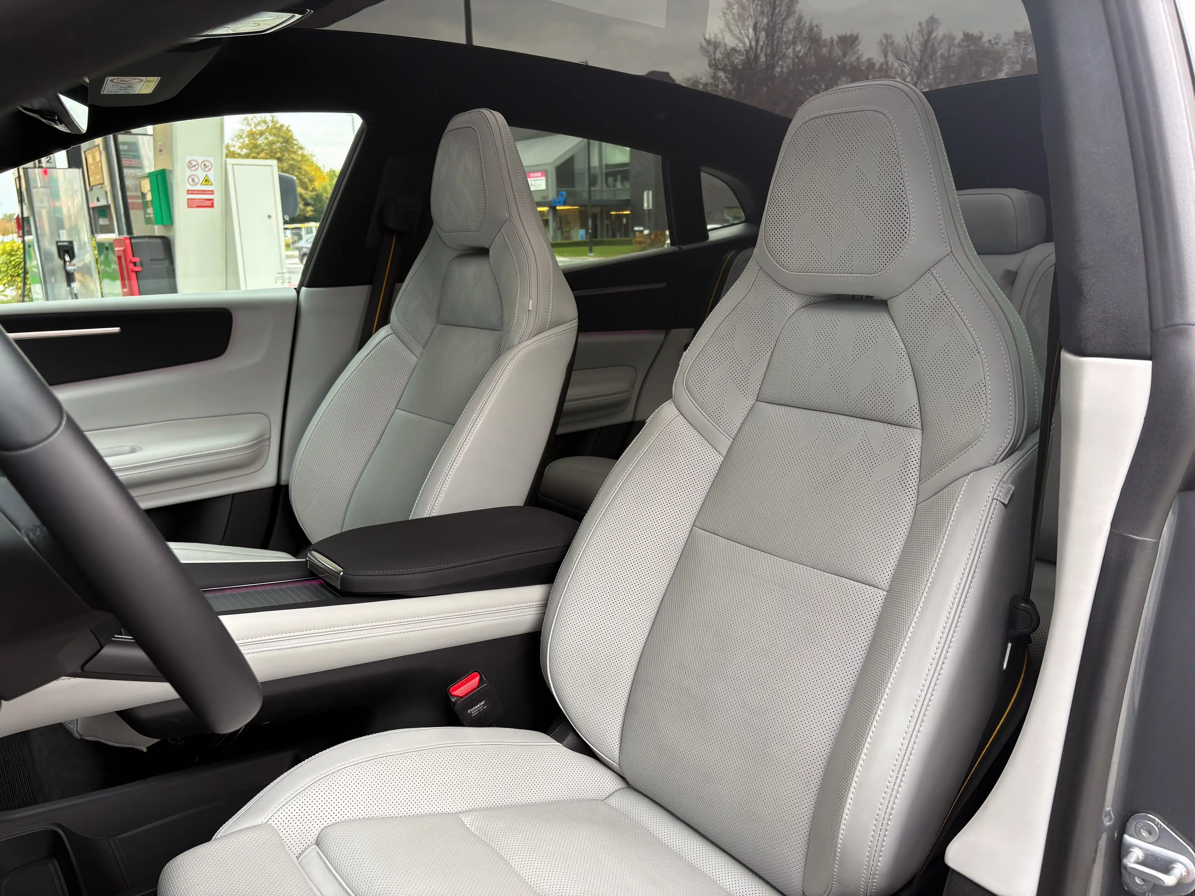 Polestar 4 Long Range Dual Motor - Plus | Pilot | Pro — photo 9