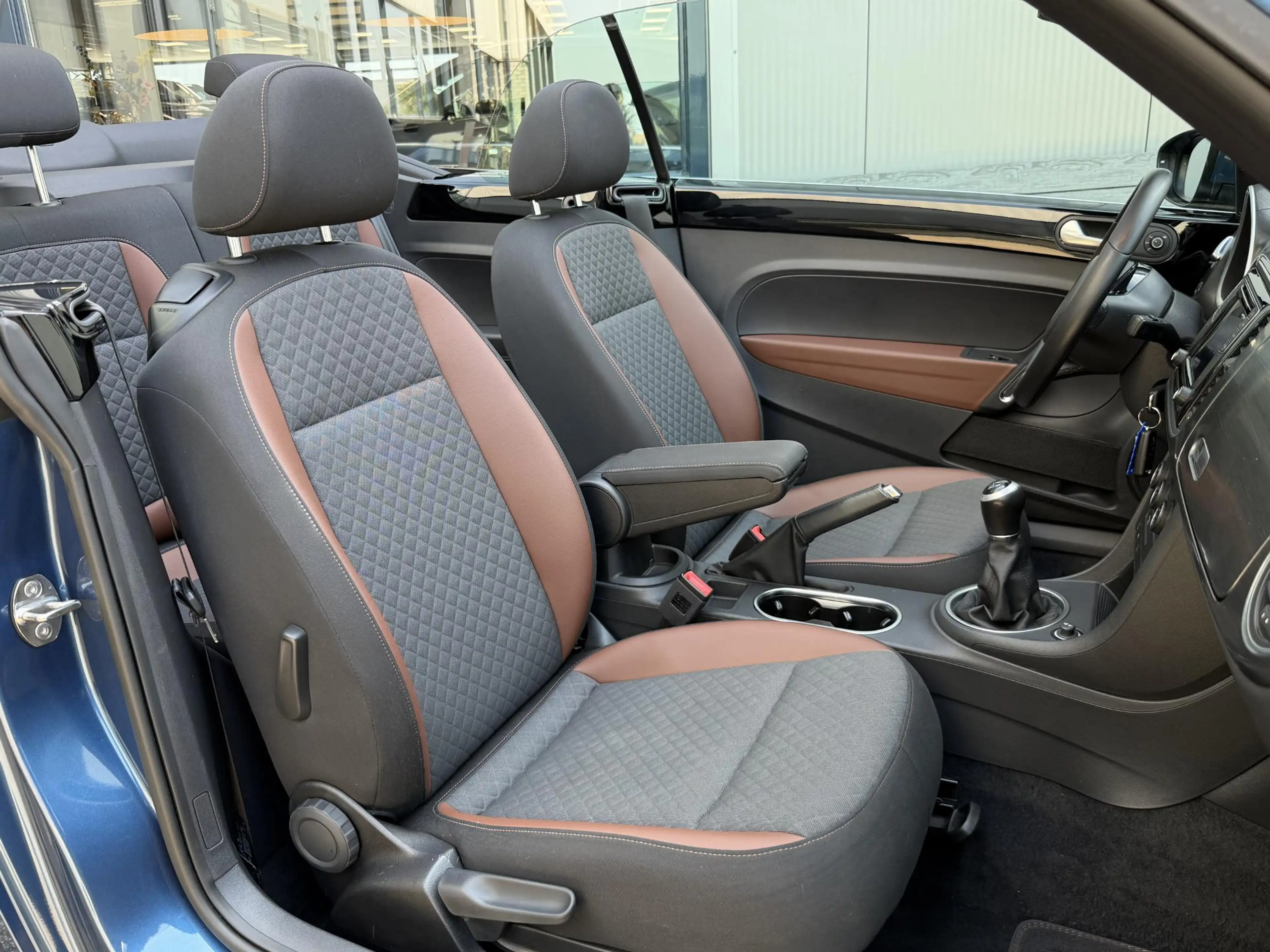 Volkswagen Beetle Cabriolet 1.2 TSI Exclusive Series | Camera/Stoelv — photo 17
