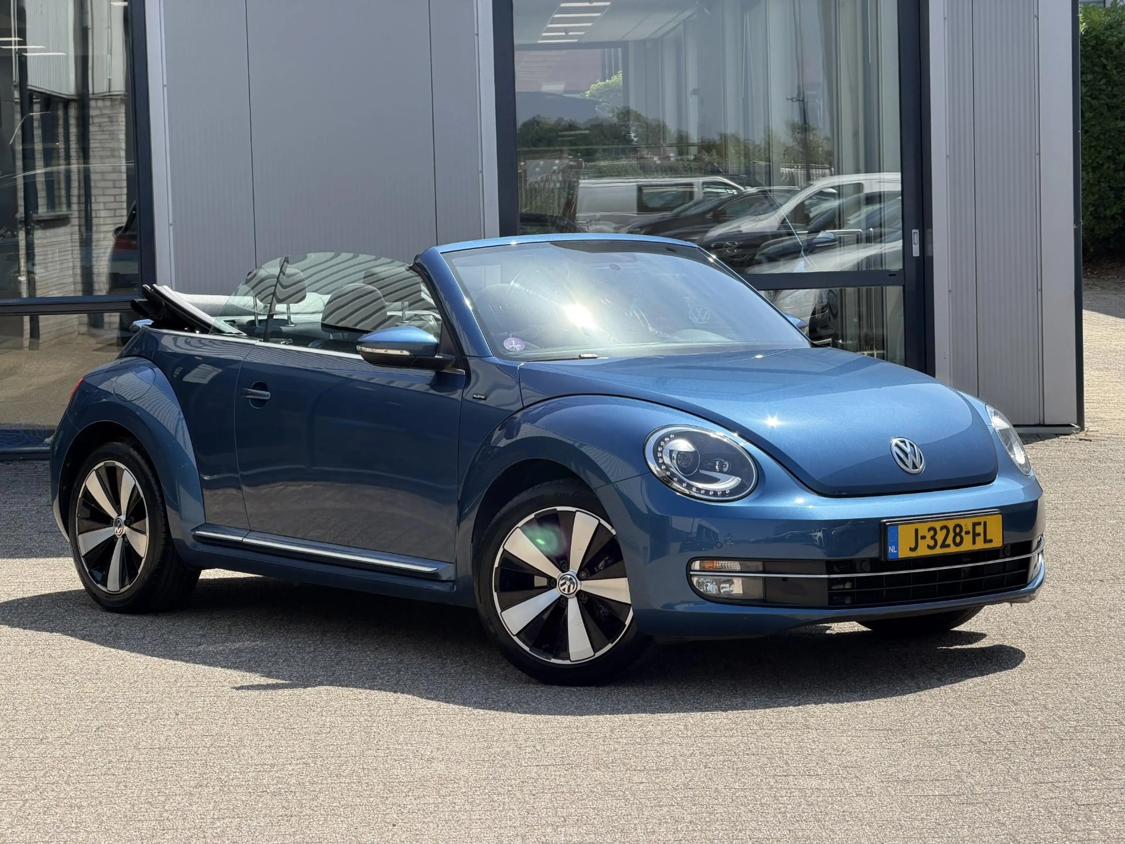Volkswagen Beetle Cabriolet 1.2 TSI Exclusive Series | Camera/Stoelv — photo 32