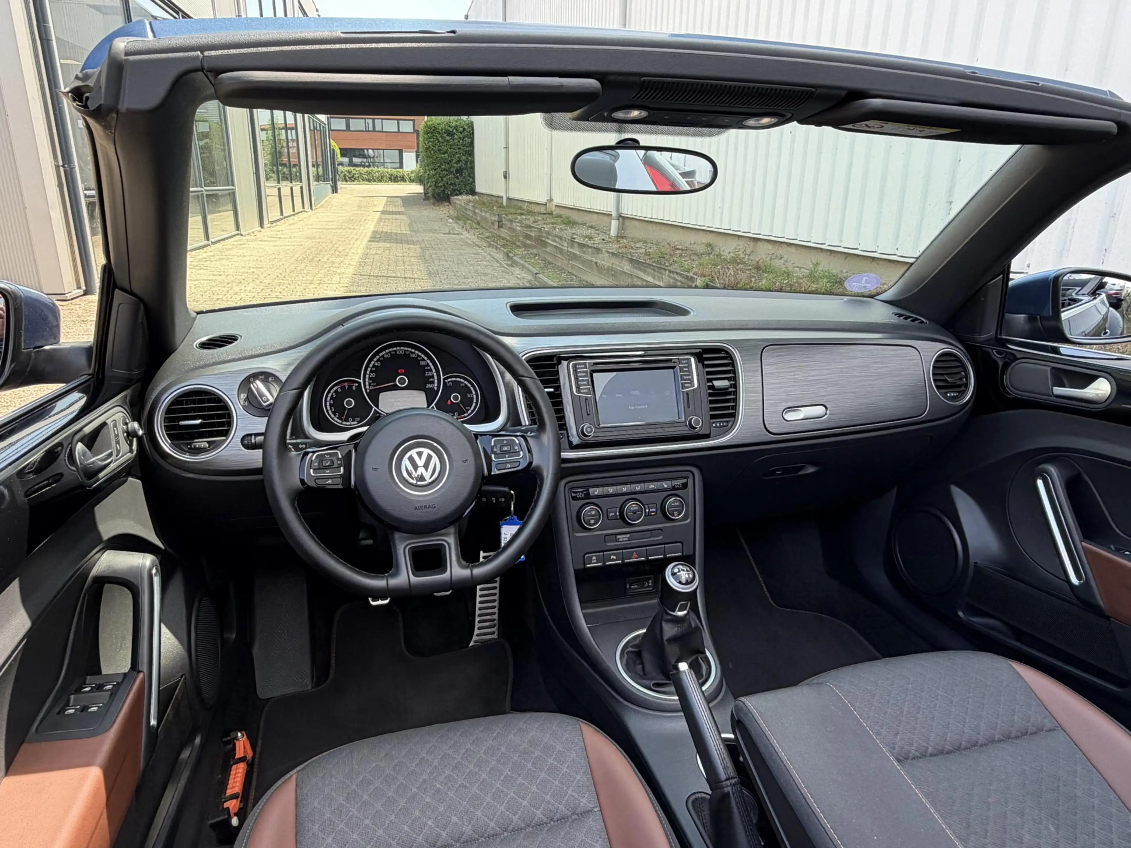 Volkswagen Beetle Cabriolet 1.2 TSI Exclusive Series | Camera/Stoelv — photo 3
