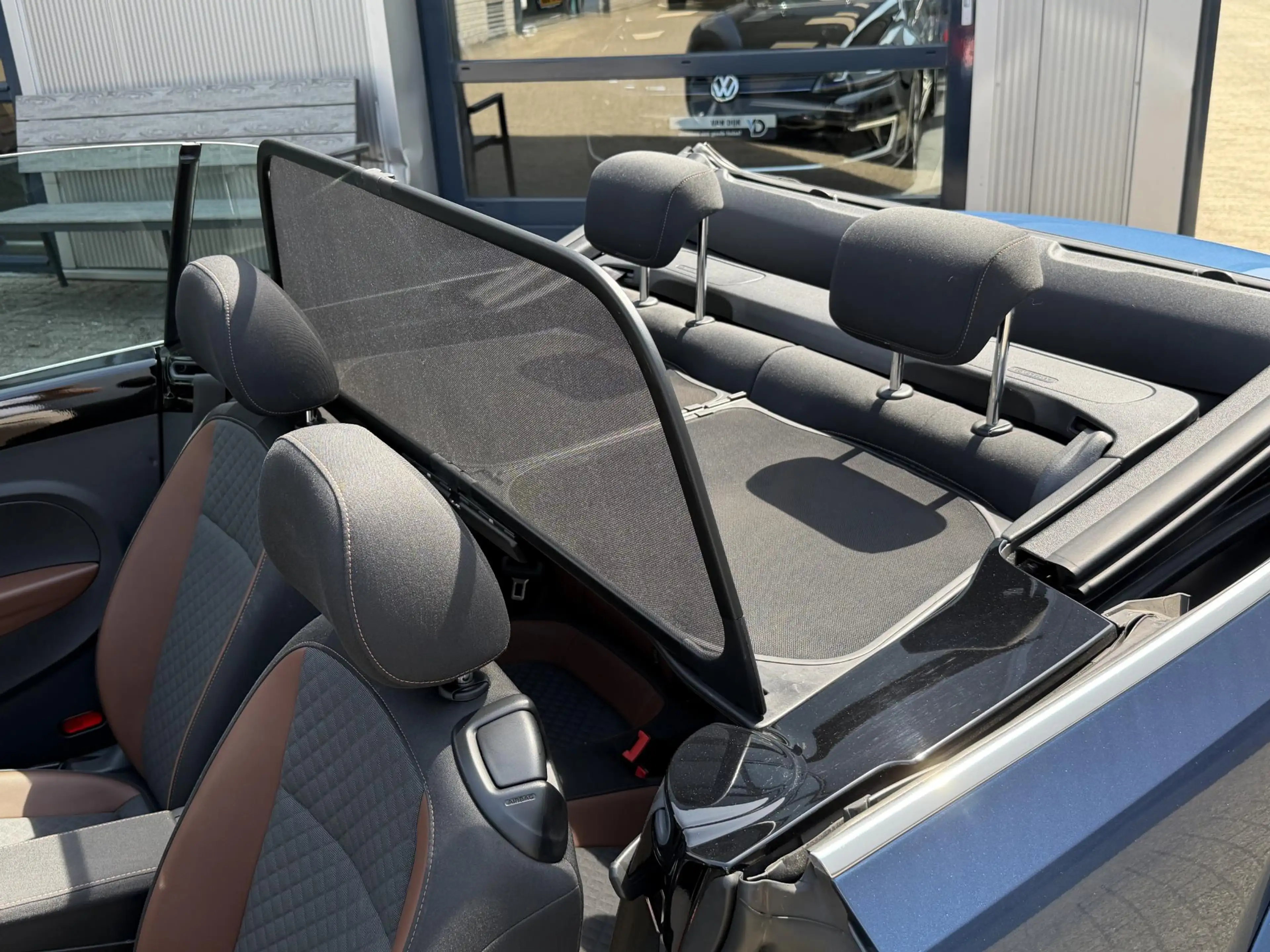 Volkswagen Beetle Cabriolet 1.2 TSI Exclusive Series | Camera/Stoelv — photo 11