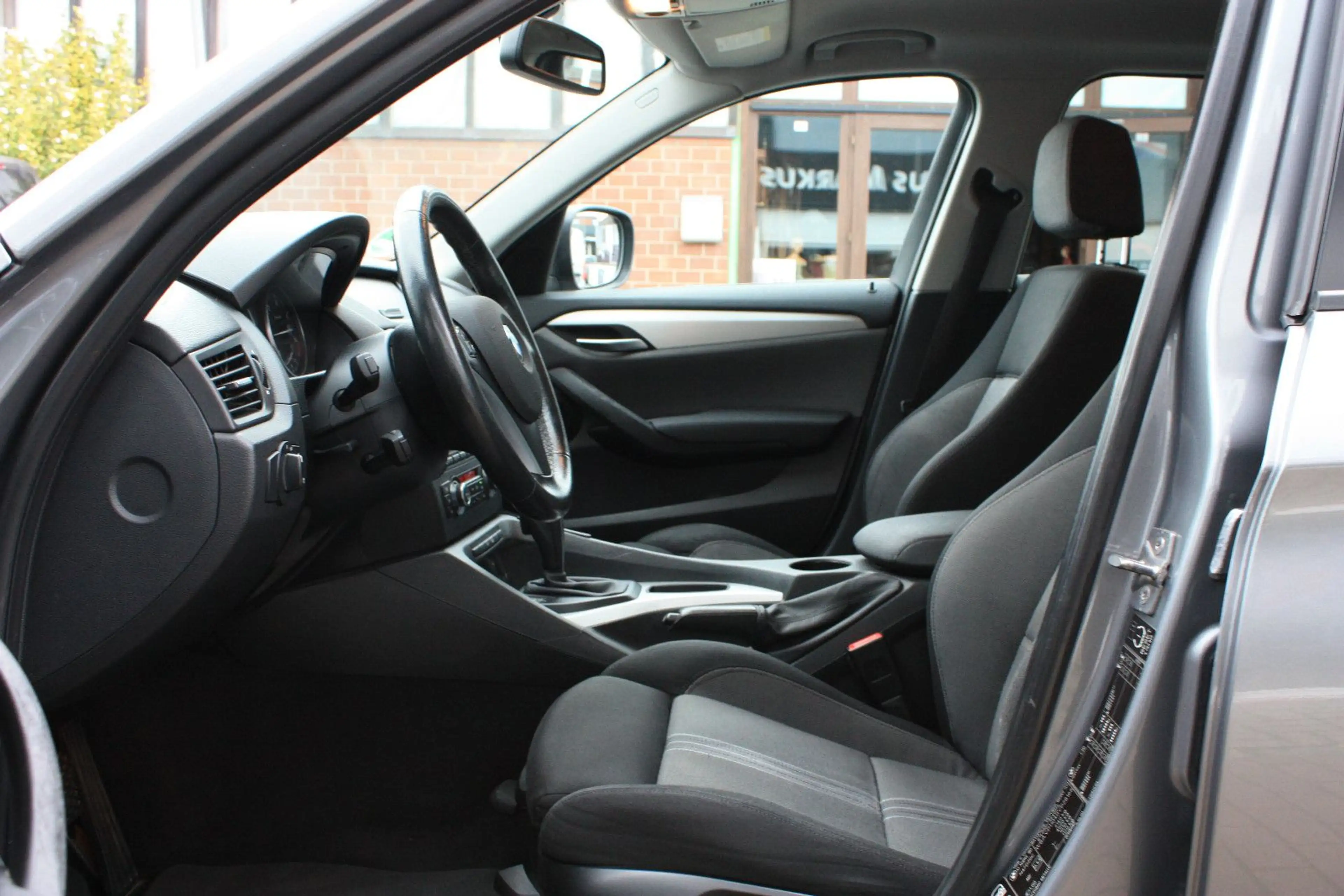 BMW X1 xDrive 18 d X-Line — photo 15
