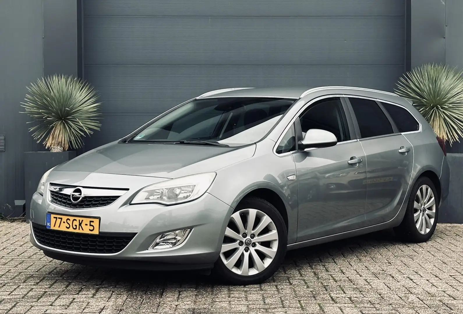 Opel Astra Sports Tourer 1.4 Turbo Cosmo Gris - 2