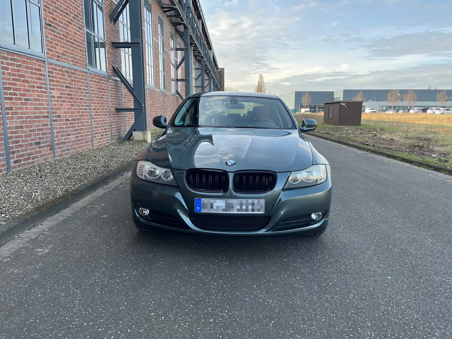 BMW 318 E90 318i Limousine *Tauschmotor nur 70.000km* Vert - 2