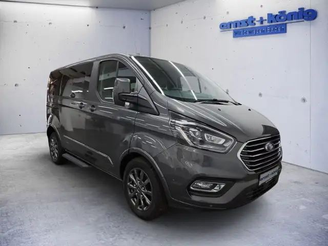 Ford Tourneo Custom view 2