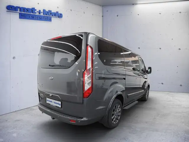 Ford Tourneo Custom view 3
