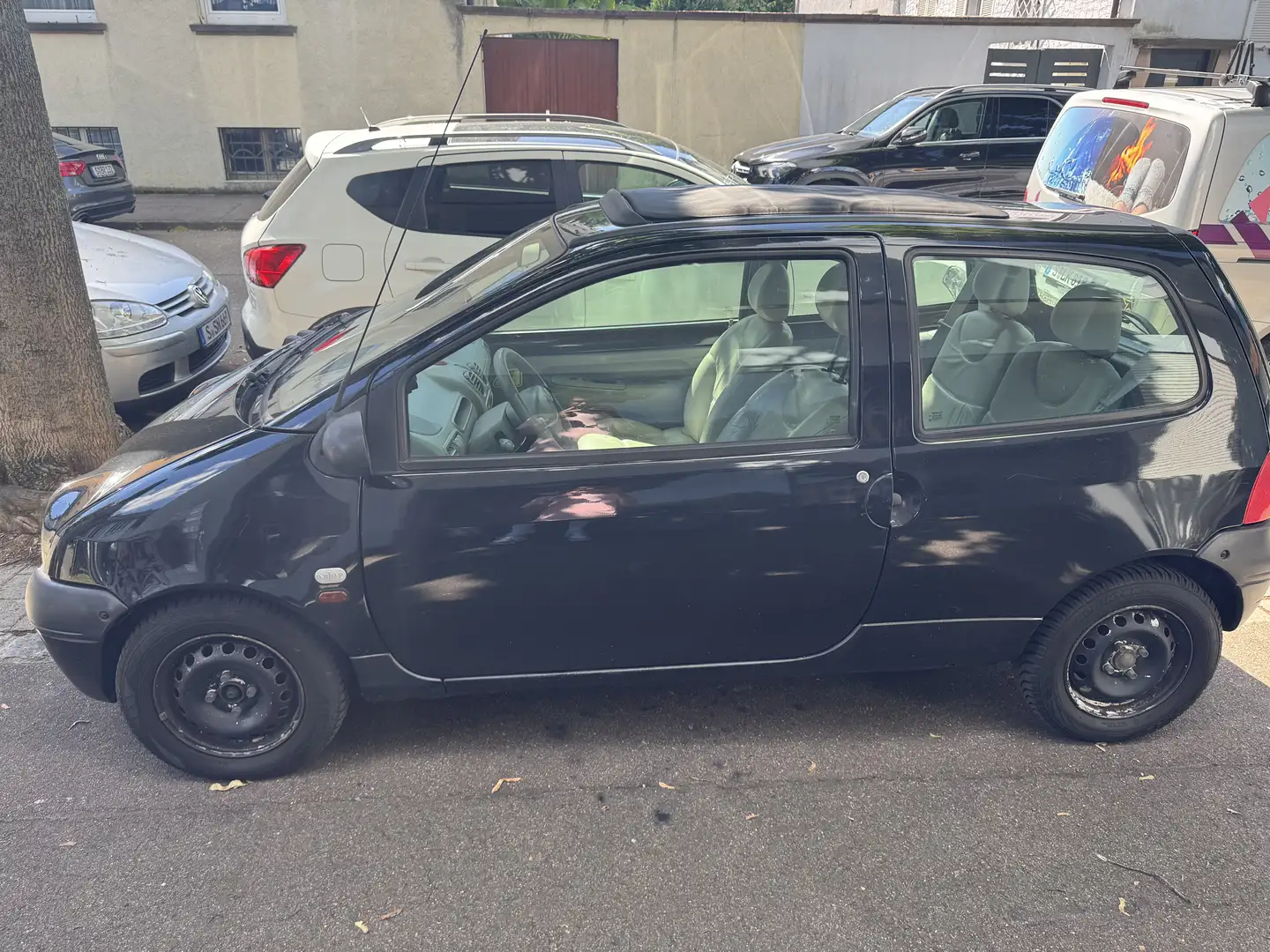 Renault Twingo 1.2 Initiale Ledersitze 1 Jahr TÜV bis 07/2026 - 1