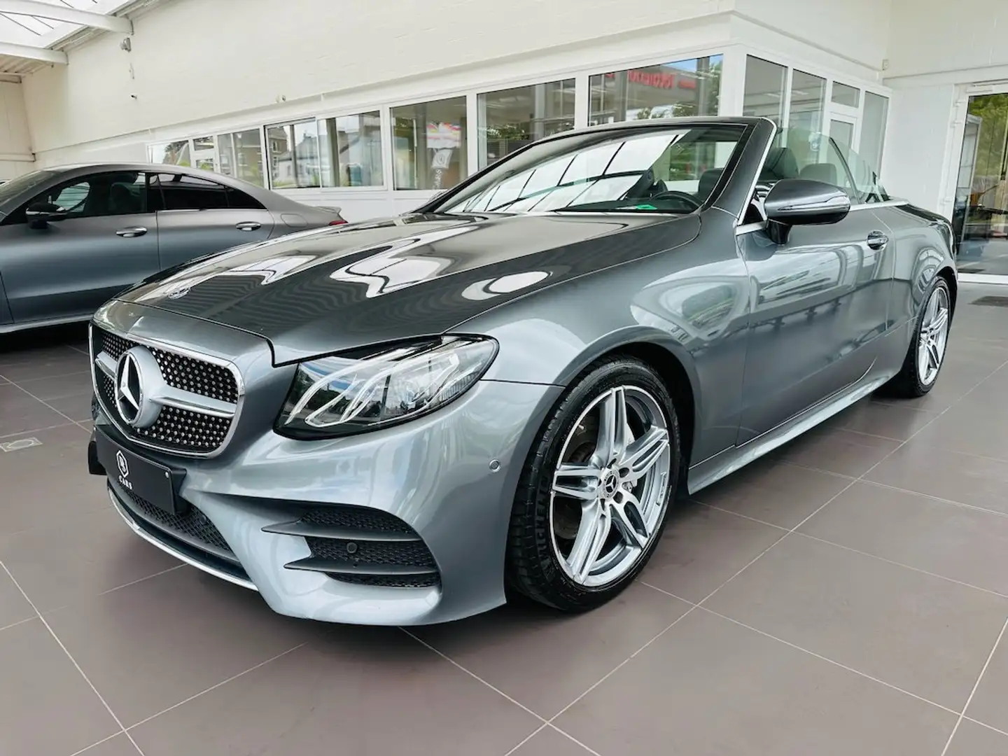 Mercedes-Benz E 200 i *** GARANTIE + PACK AMG + LED + GPS + CUIR *** Gris - 1