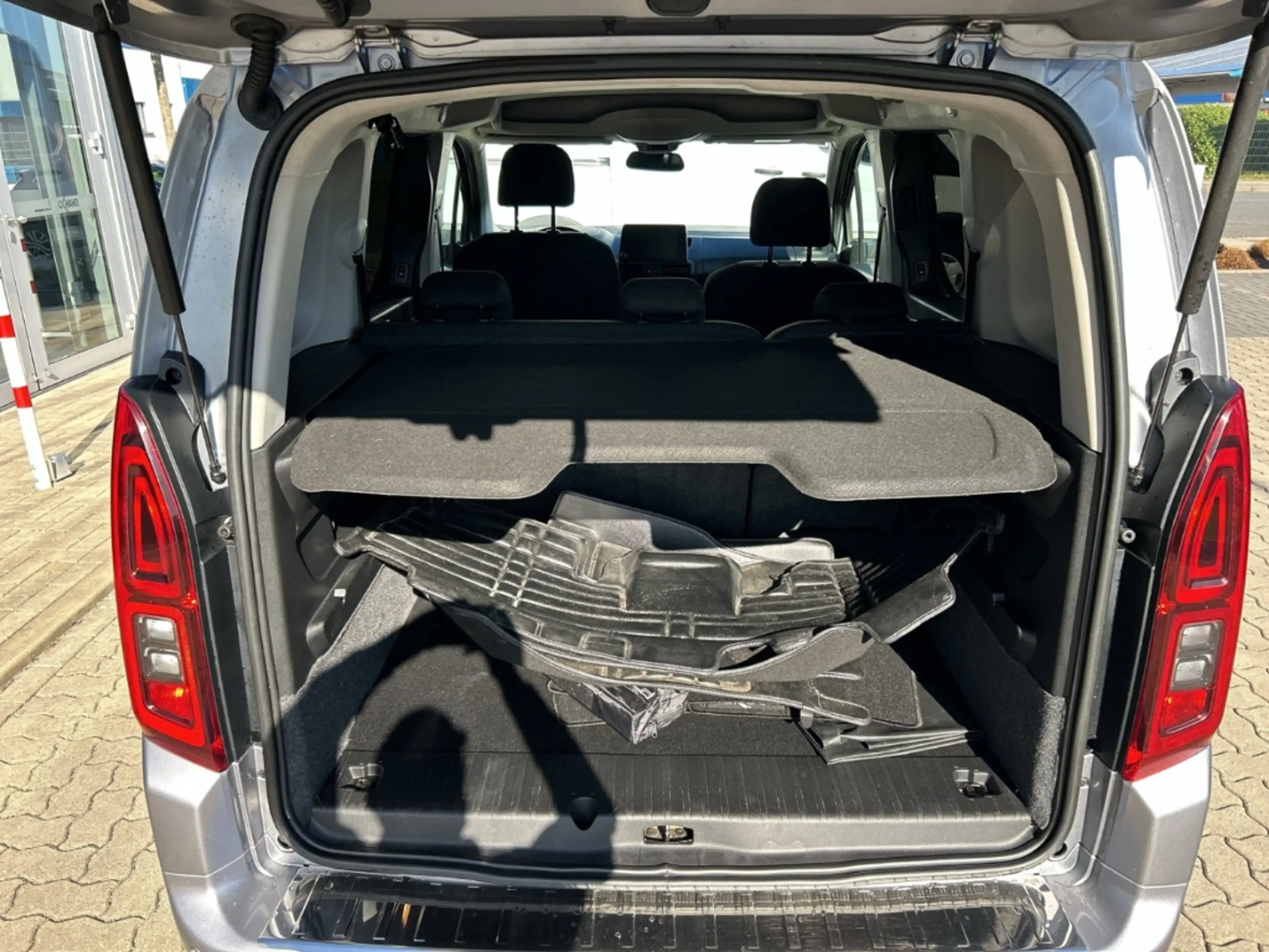 Opel Combo Life E Edition Navi Apple CarPlay Android Auto Mehrzone — photo 9
