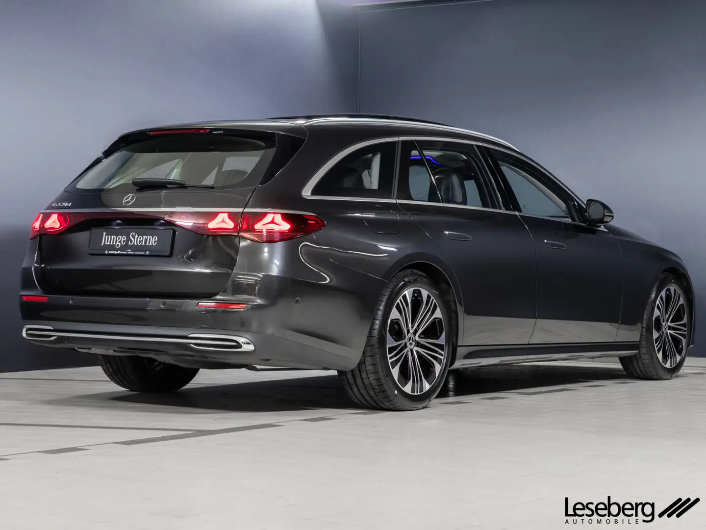 Mercedes-Benz E 220 E 220 d T Avantgarde LED/Pano/Distro./AHK/Kamera Gris - 2
