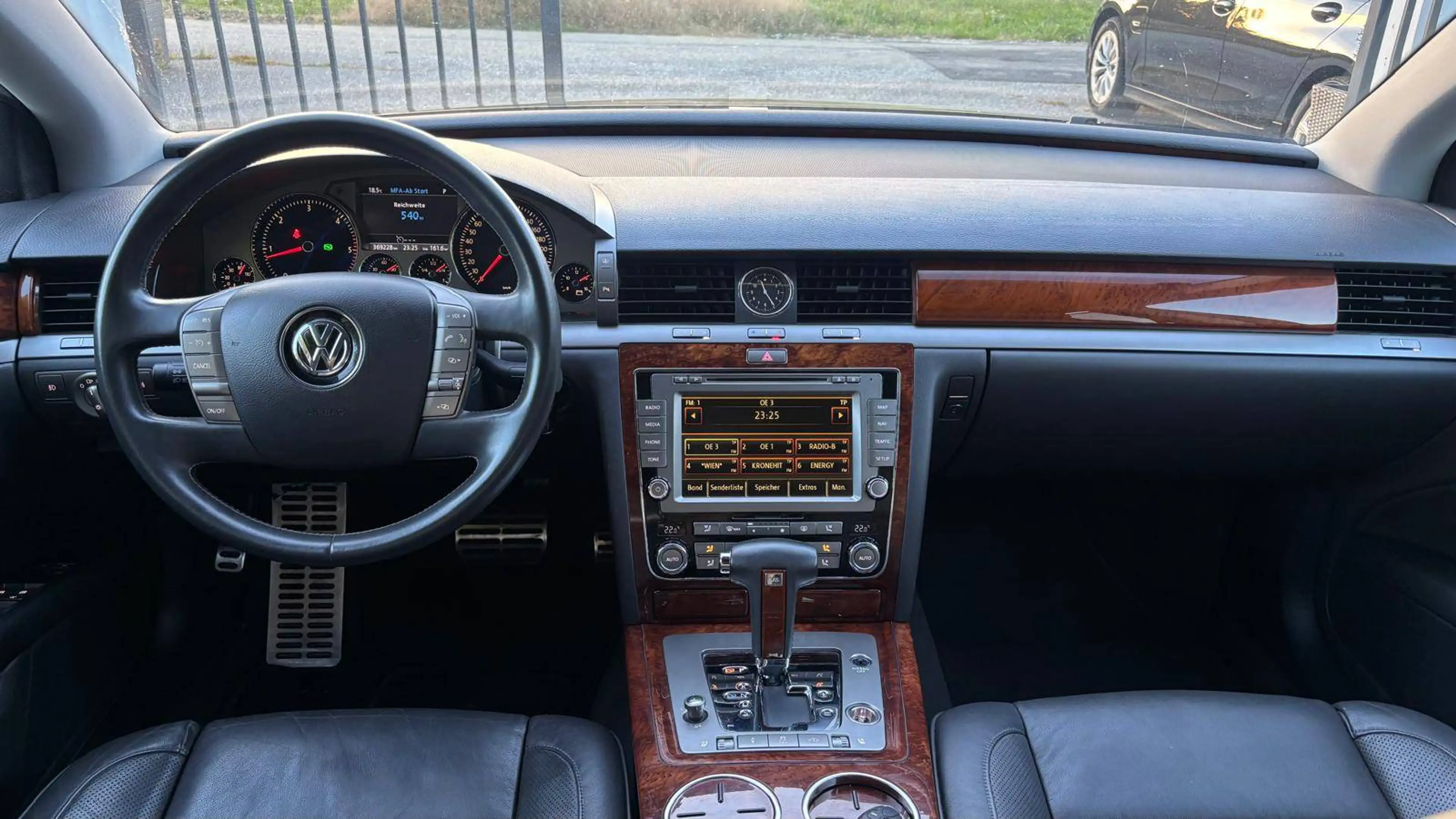 Volkswagen Phaeton Phaeton V6 TDI 4Motion *Standheizung*Massage*Serviceheft* — photo 9