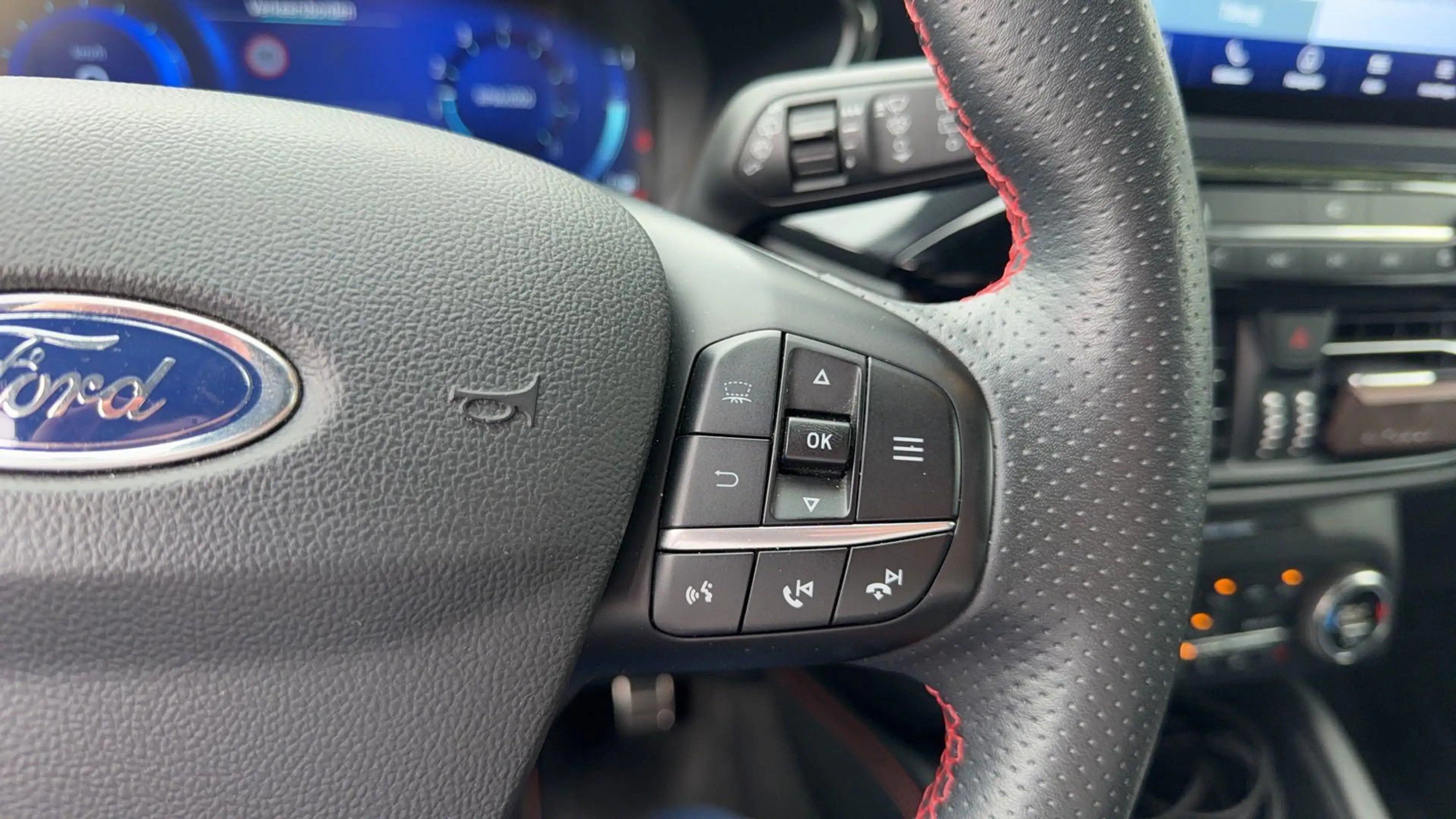 Ford Kuga 1.5 EcoBoost ST-Line X — photo 15