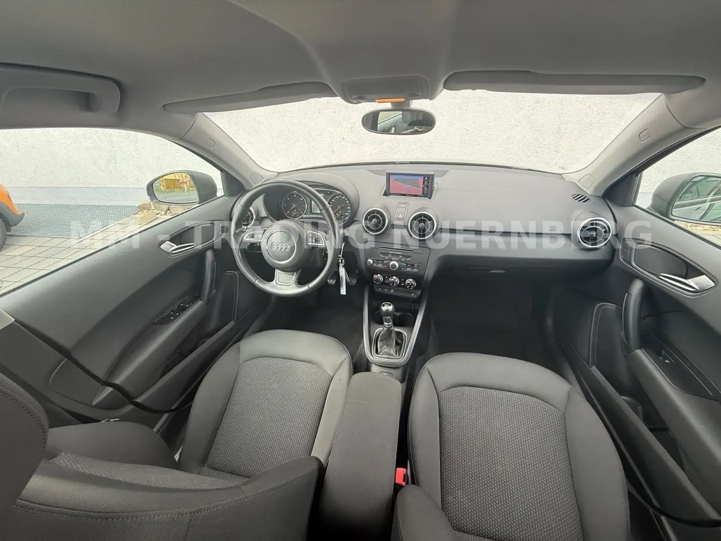 Audi A1 1.6 TDI 5TÜRIG-KLIMAAUT.-ALU-2.HAND-EURO5 Schwarz - 1