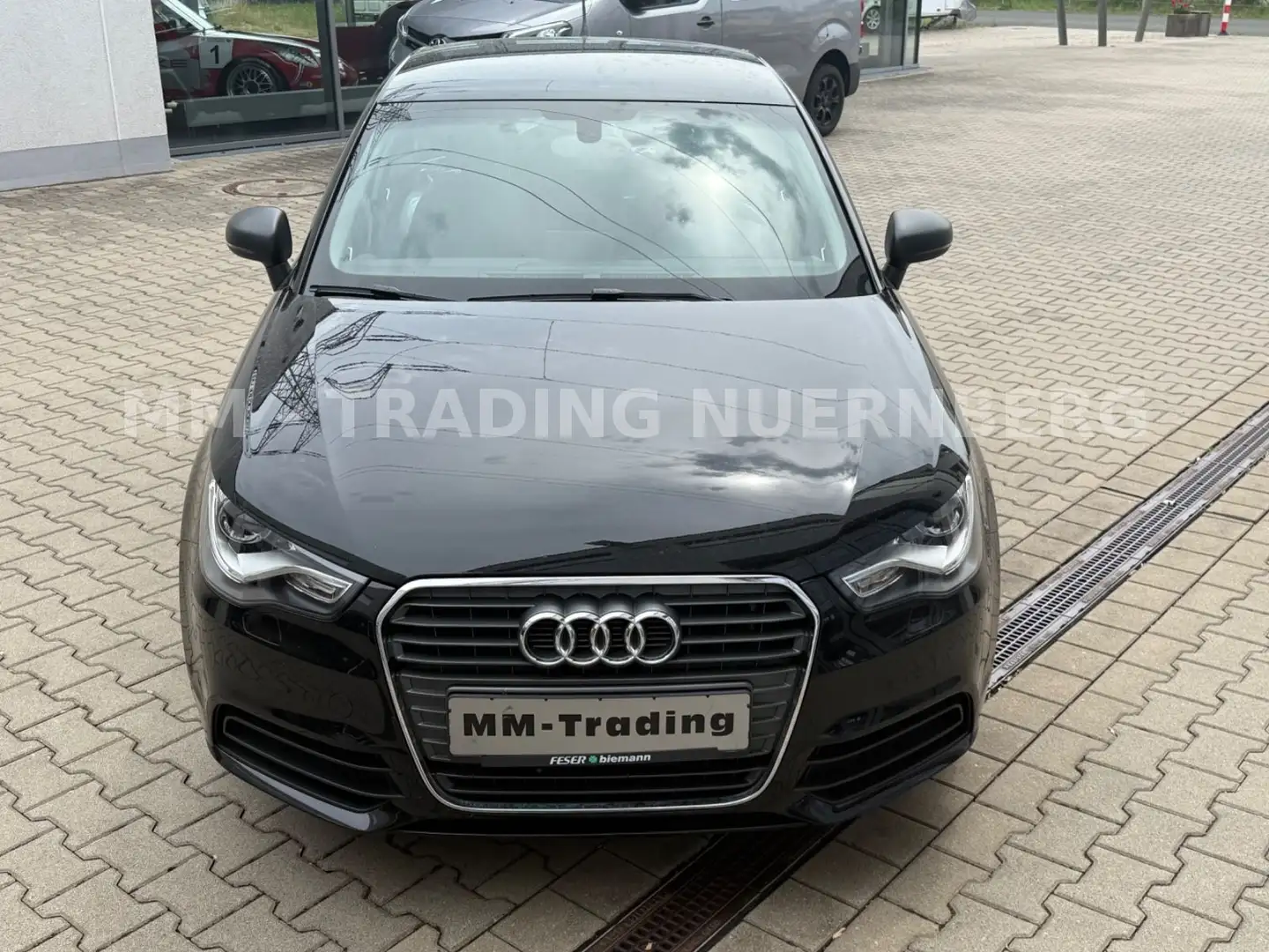 Audi A1 1.6 TDI 5TÜRIG-KLIMAAUT.-ALU-2.HAND-EURO5 Zwart - 2
