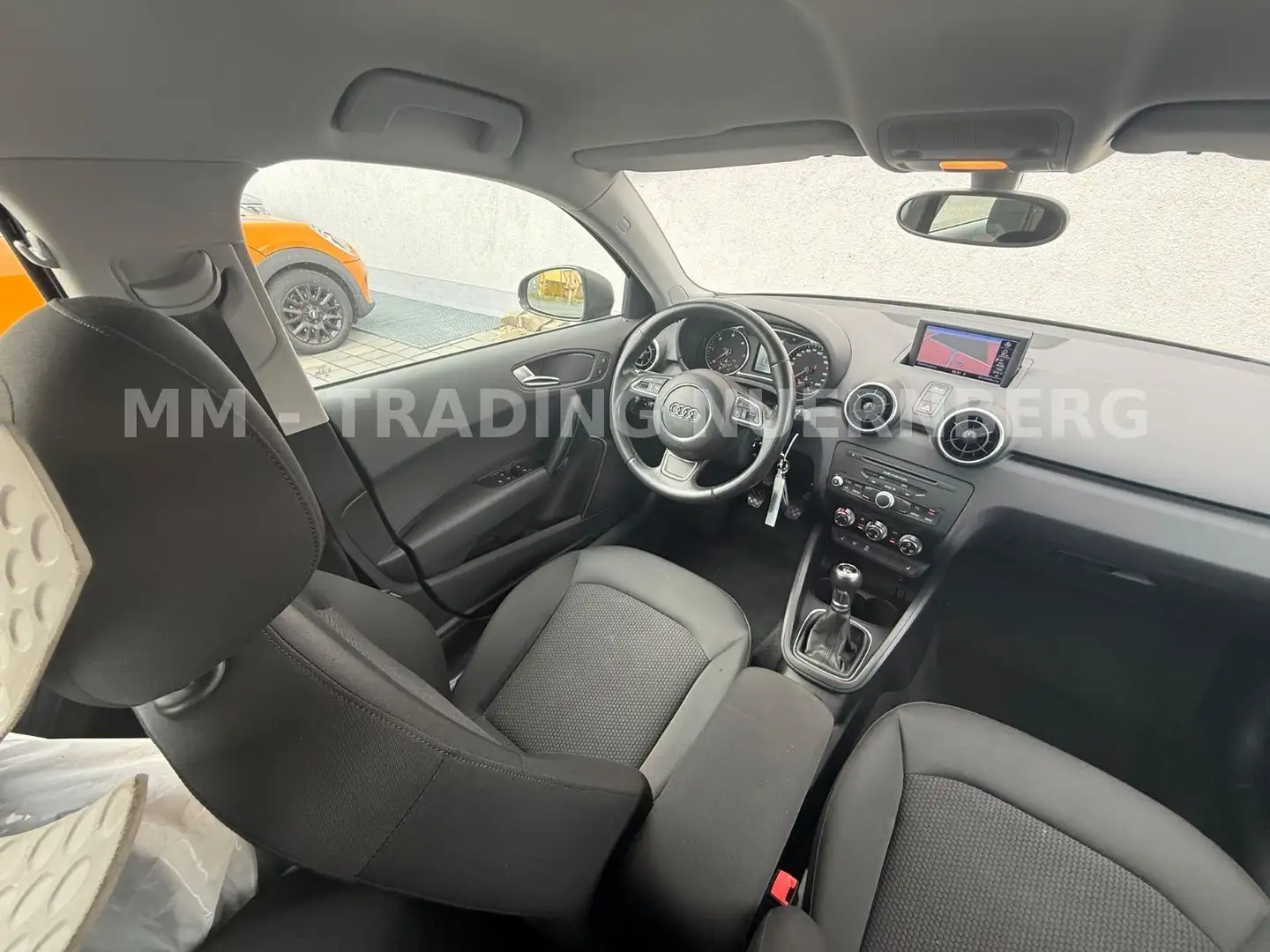 Audi A1 1.6 TDI 5TÜRIG-KLIMAAUT.-ALU-2.HAND-EURO5 Schwarz - 2