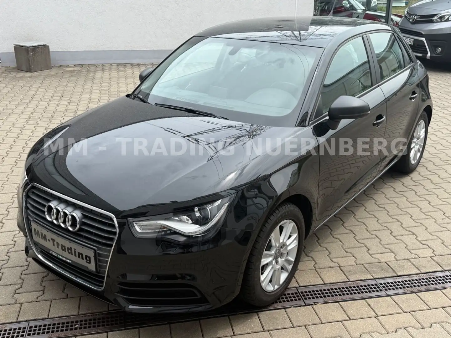 Audi A1 1.6 TDI 5TÜRIG-KLIMAAUT.-ALU-2.HAND-EURO5 Zwart - 1