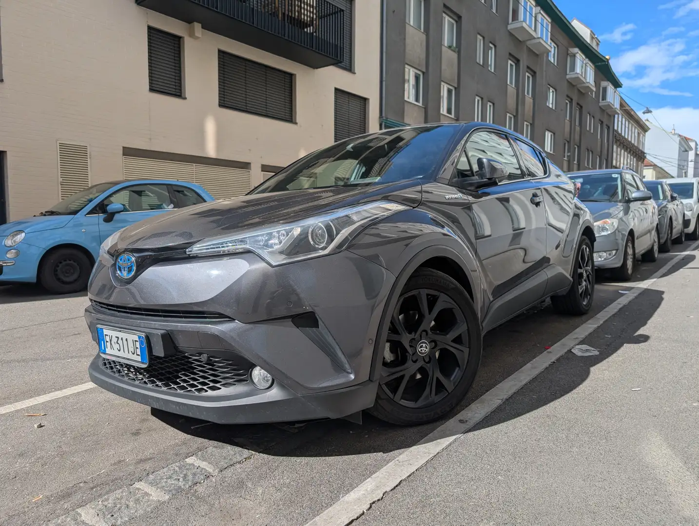 Toyota C-HR C-HR 1,8 Hybrid C-ULT CVT C-ULT Grey - 1