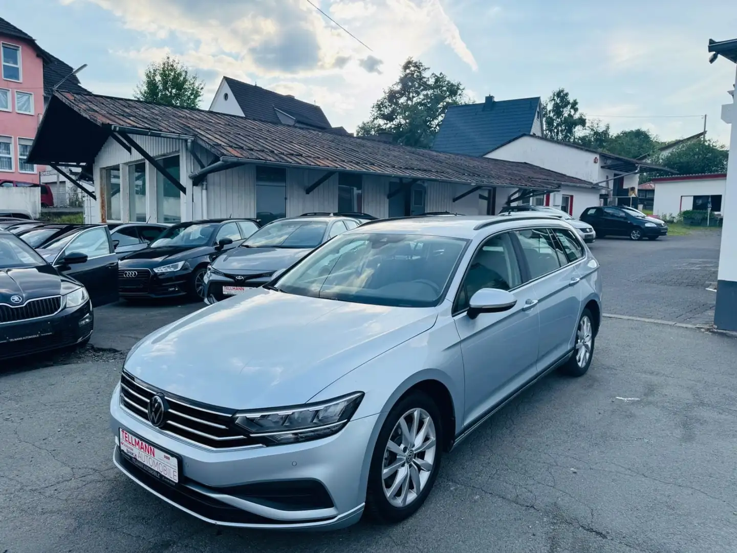 Volkswagen Passat Variant /Led/Navi/ACC/SHZ/ Geel - 1