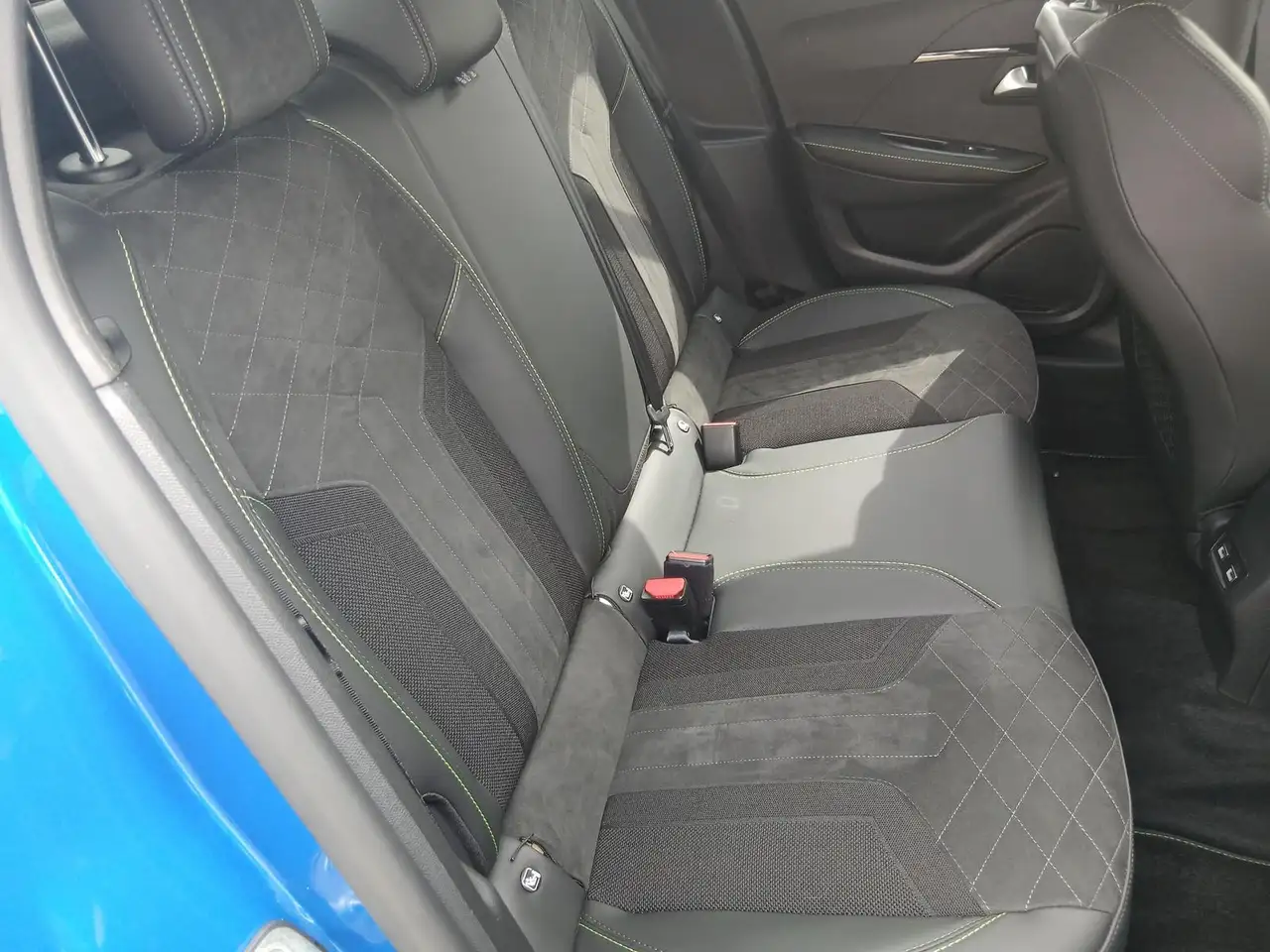 Peugeot e-208 GT+Massagesitz+PDC vorne & hinten 17