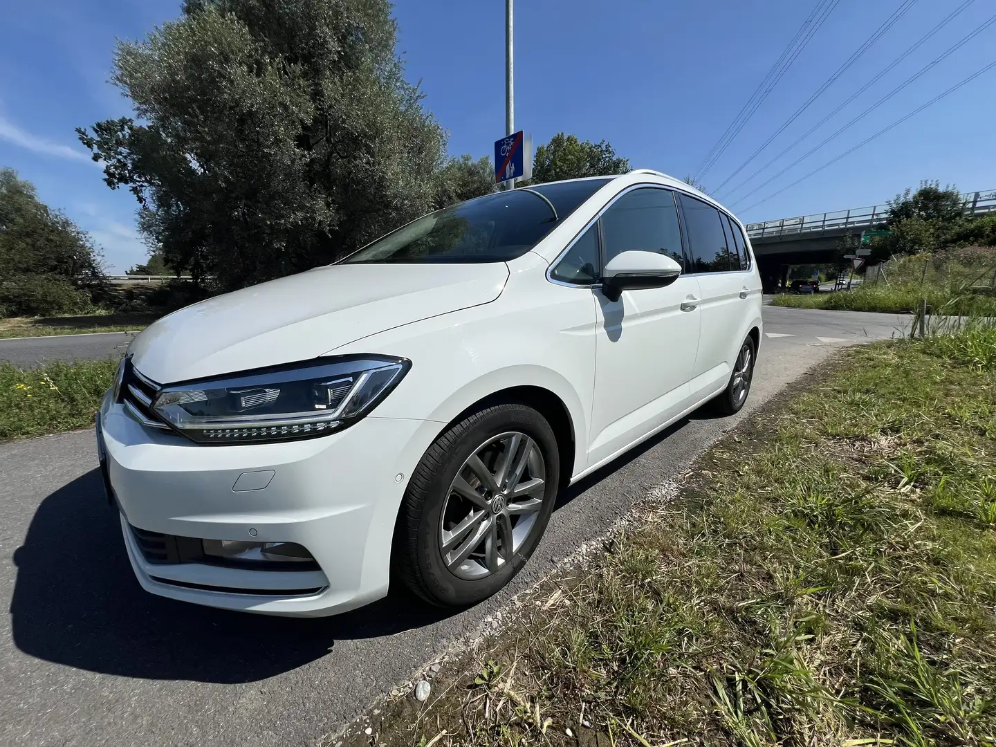 Volkswagen Touran Highline 2,0 SCR TDI DSG - 2