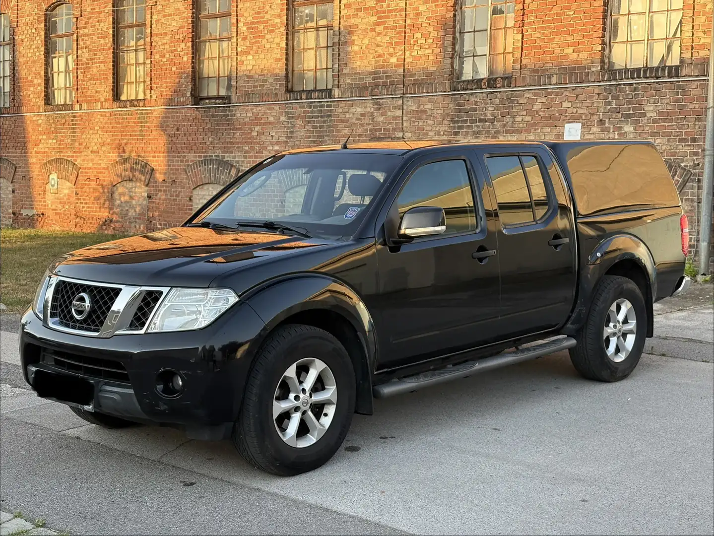 Nissan Navara 2.5 Diesel Schwarz - 1