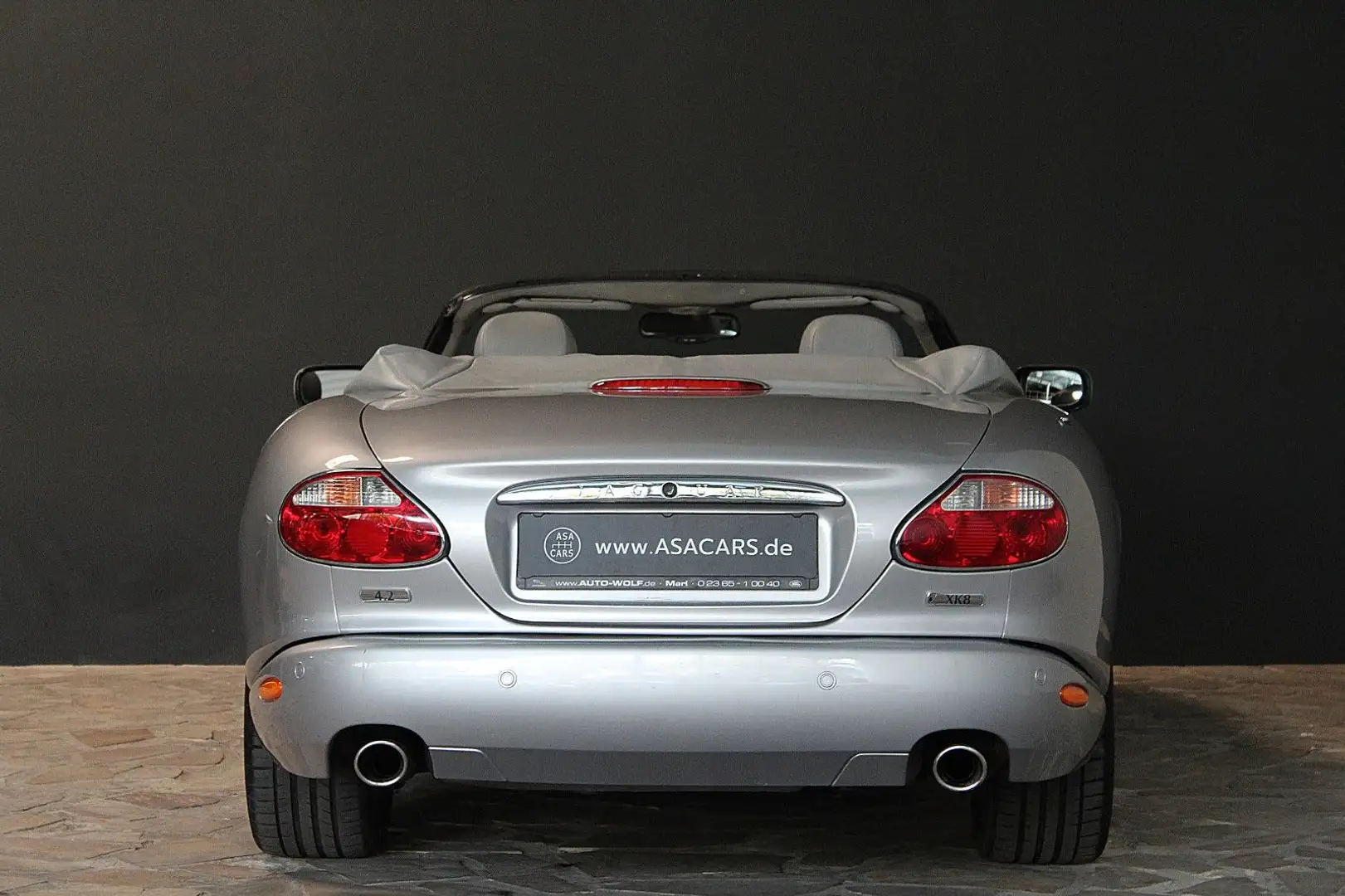 Jaguar XK8 4.2 V8 Cabrio*2-HAND*LEDER*NAVI*MEMORY*PDC* Srebrny - 2