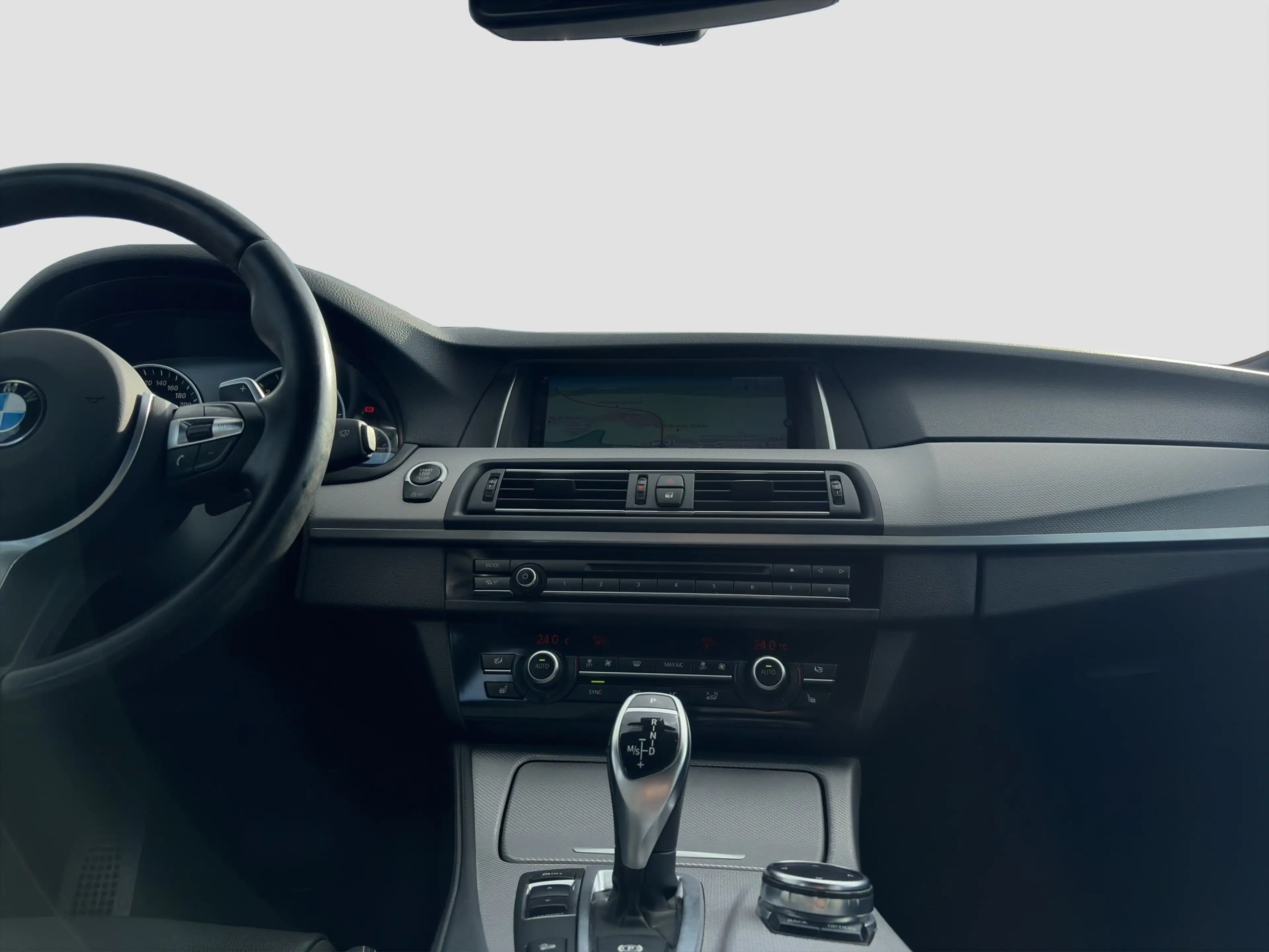 BMW 530 d xDrive Touring — photo 13