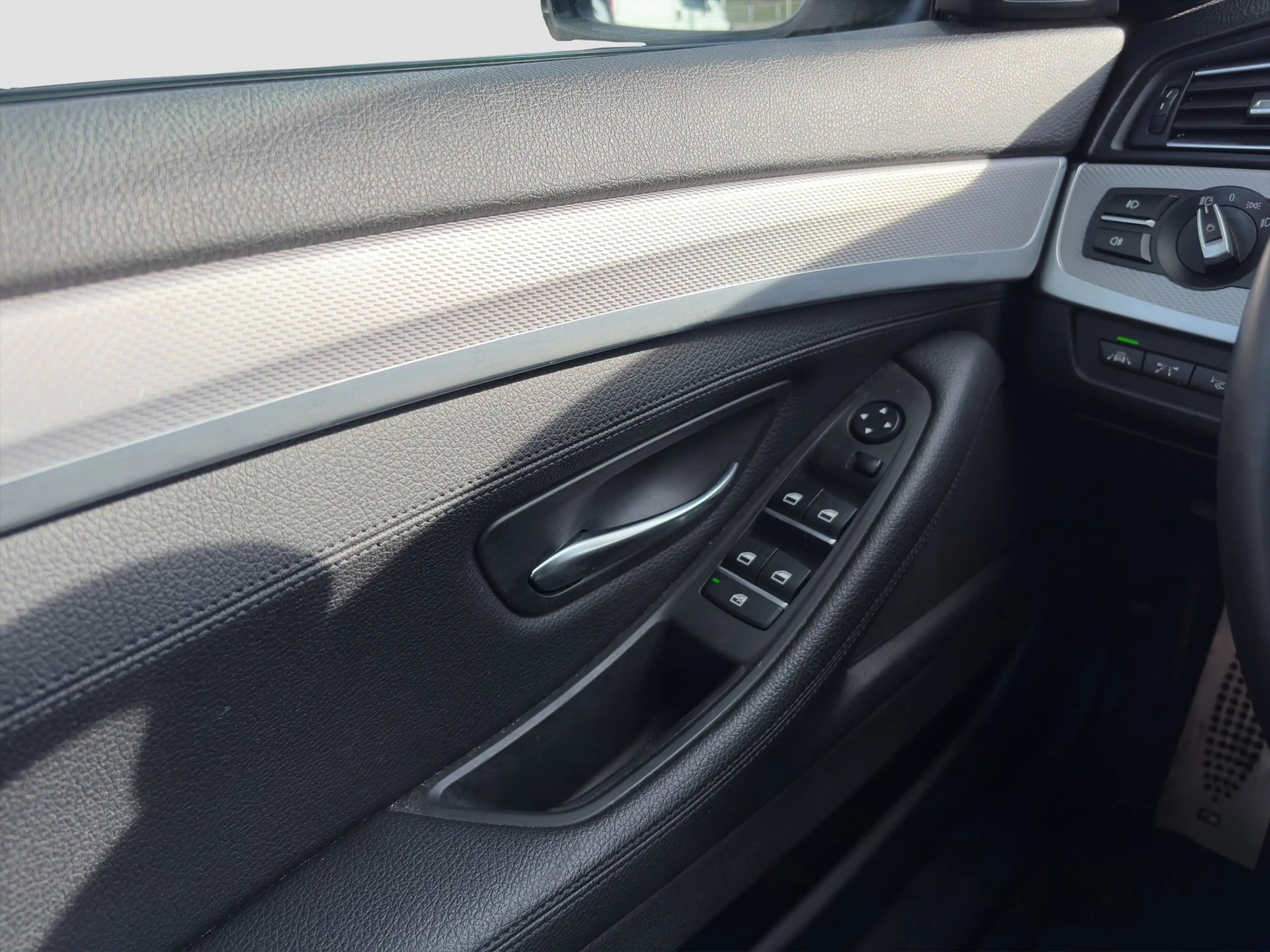 BMW 530 d xDrive Touring — photo 10