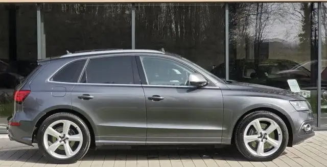 Audi SQ5 view 4