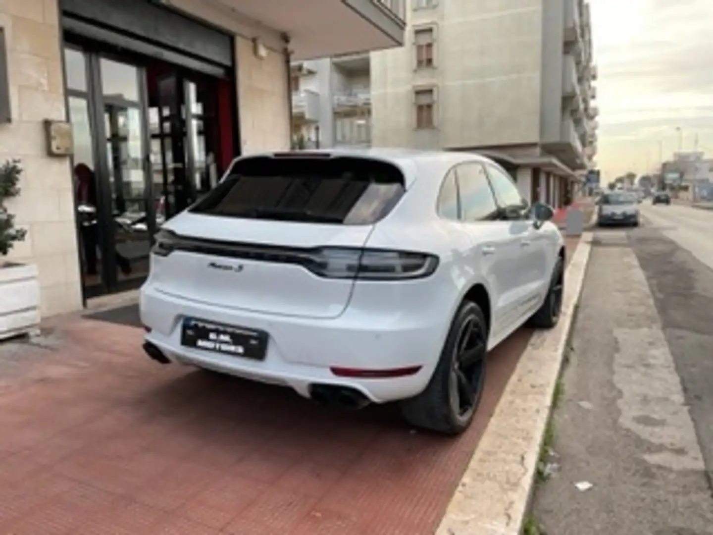 Porsche Macan Macan 3.0d S 250cv pdk my16 modifica mod 2019 Bianco - 1
