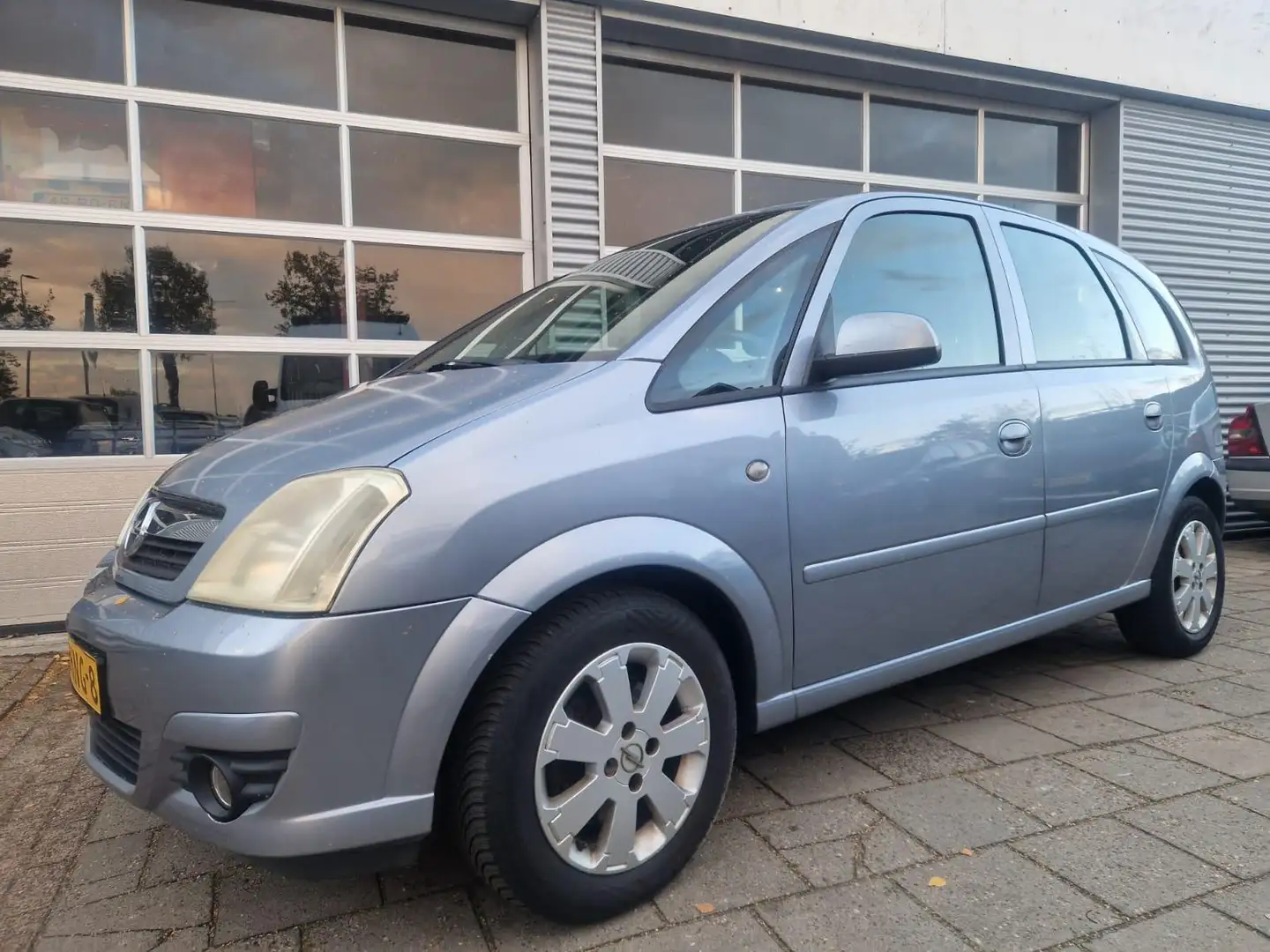 Opel Meriva 1.6-16V Temptation Grau - 1