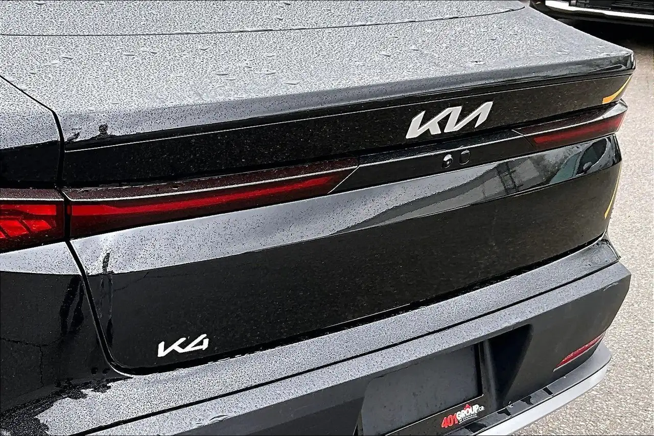 Kia K4 снимка Kia K4