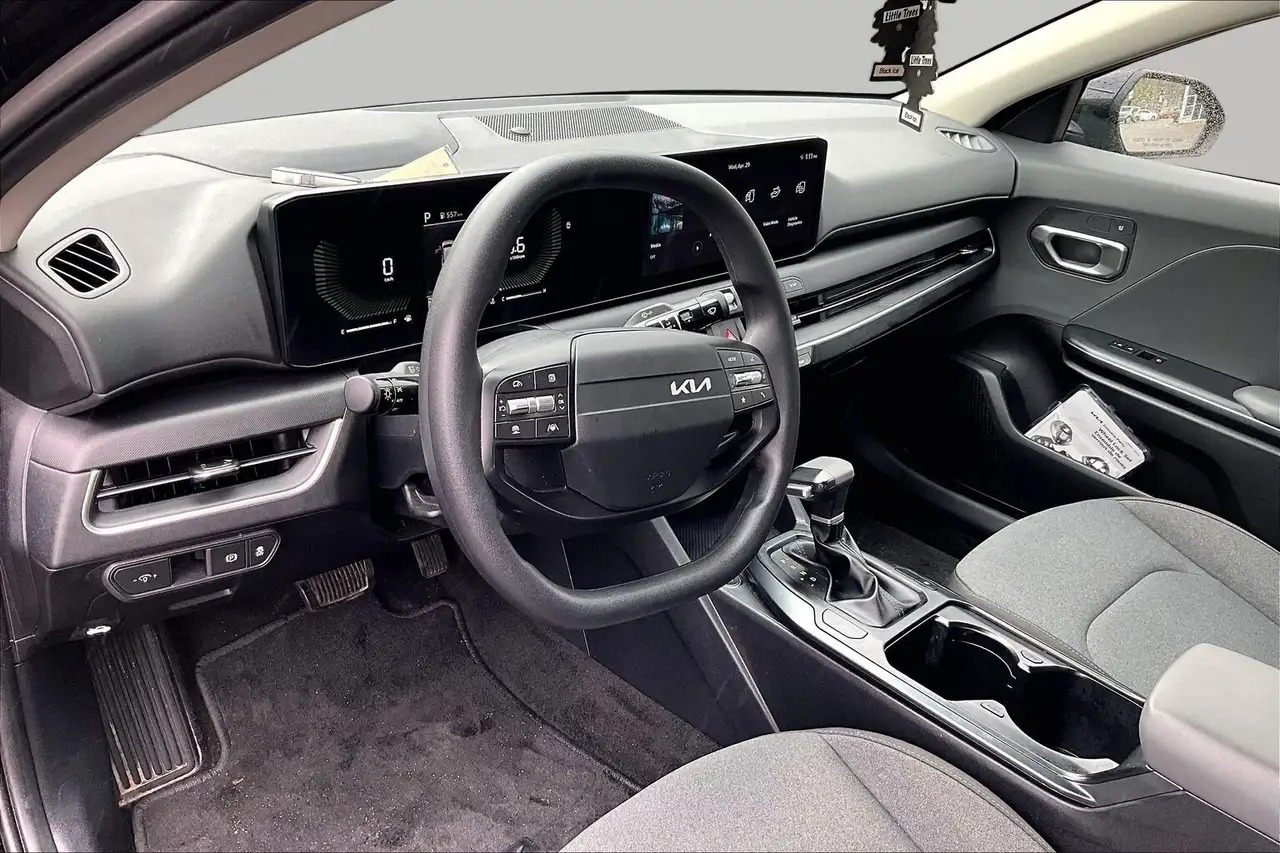 Kia K4 снимка Kia K4