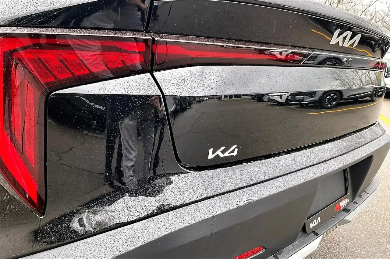 Kia K4 снимка Kia K4