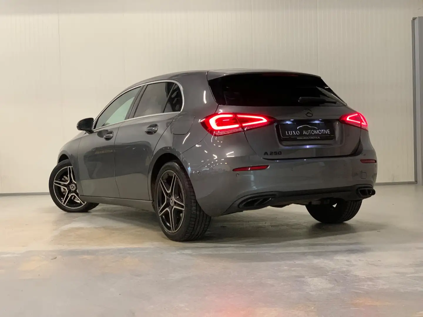 Mercedes-Benz A 250 Premium | AMG | WIDESCREEN | STOELVERWARMING Grigio - 2