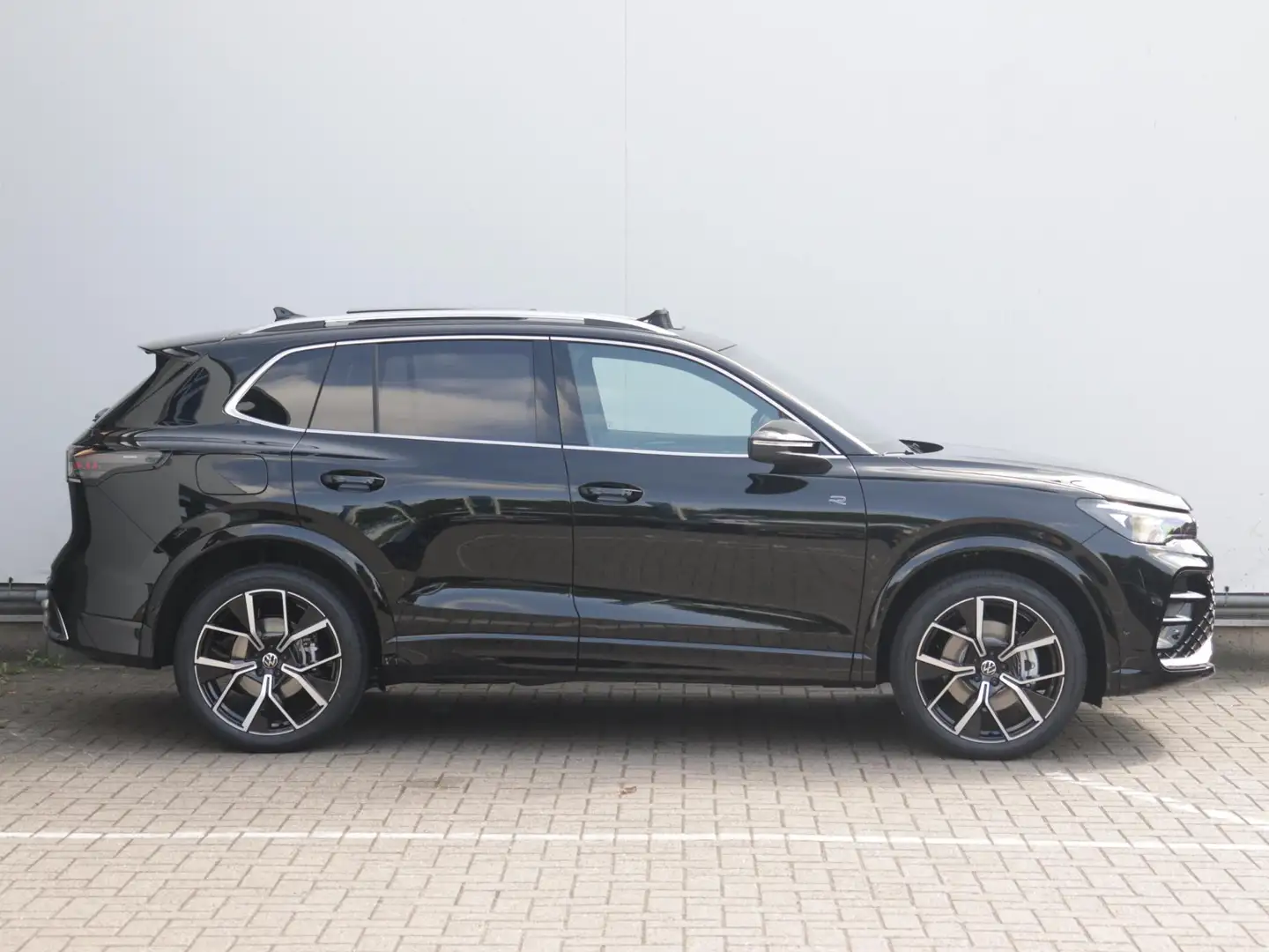 Volkswagen Tiguan 1.5 eHybrid R-Line Edition 272pk | Lederen Bekledi Nero - 2